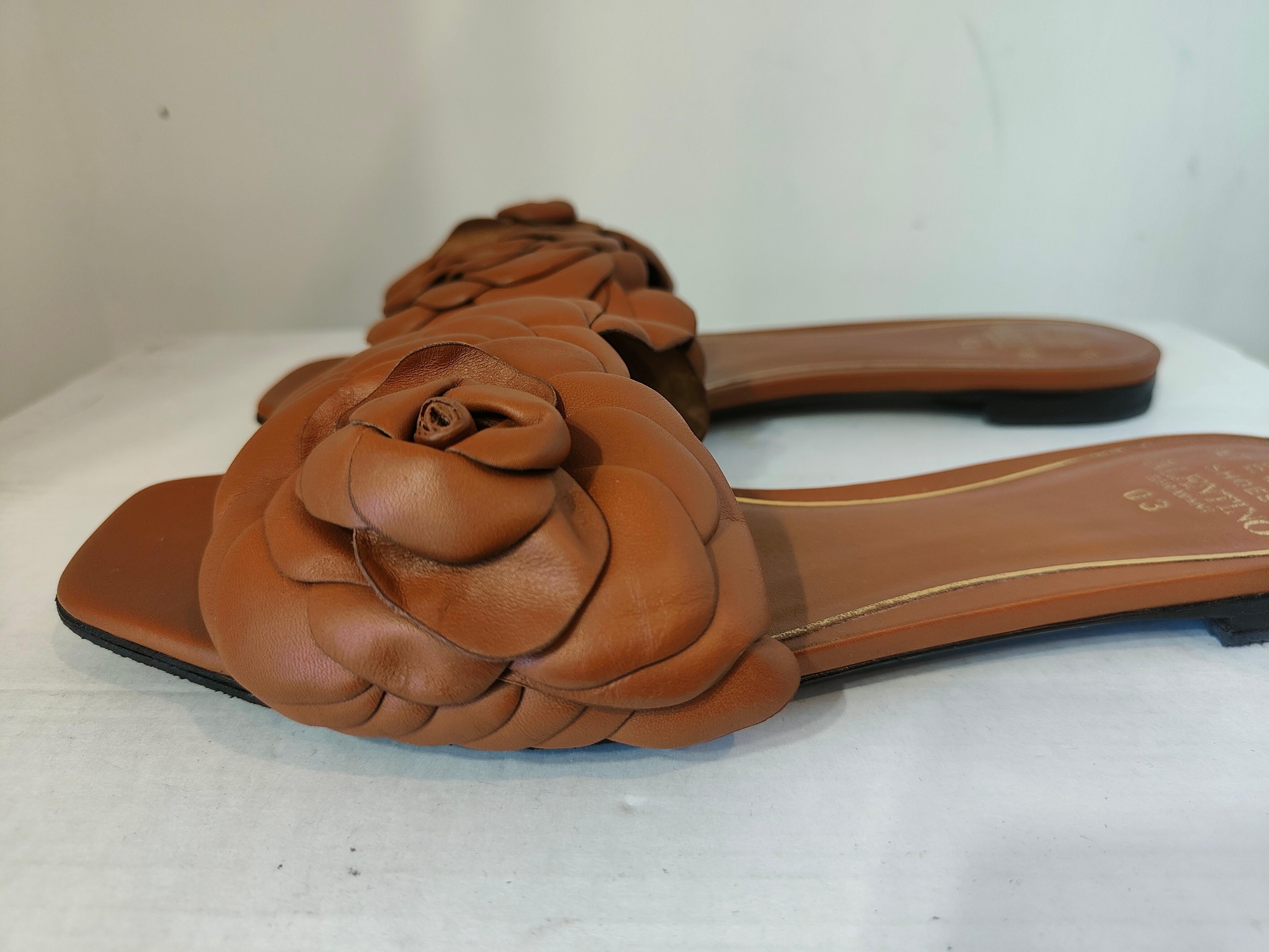 Zapatos flor marrones Valentino Garavani Marrón en venta