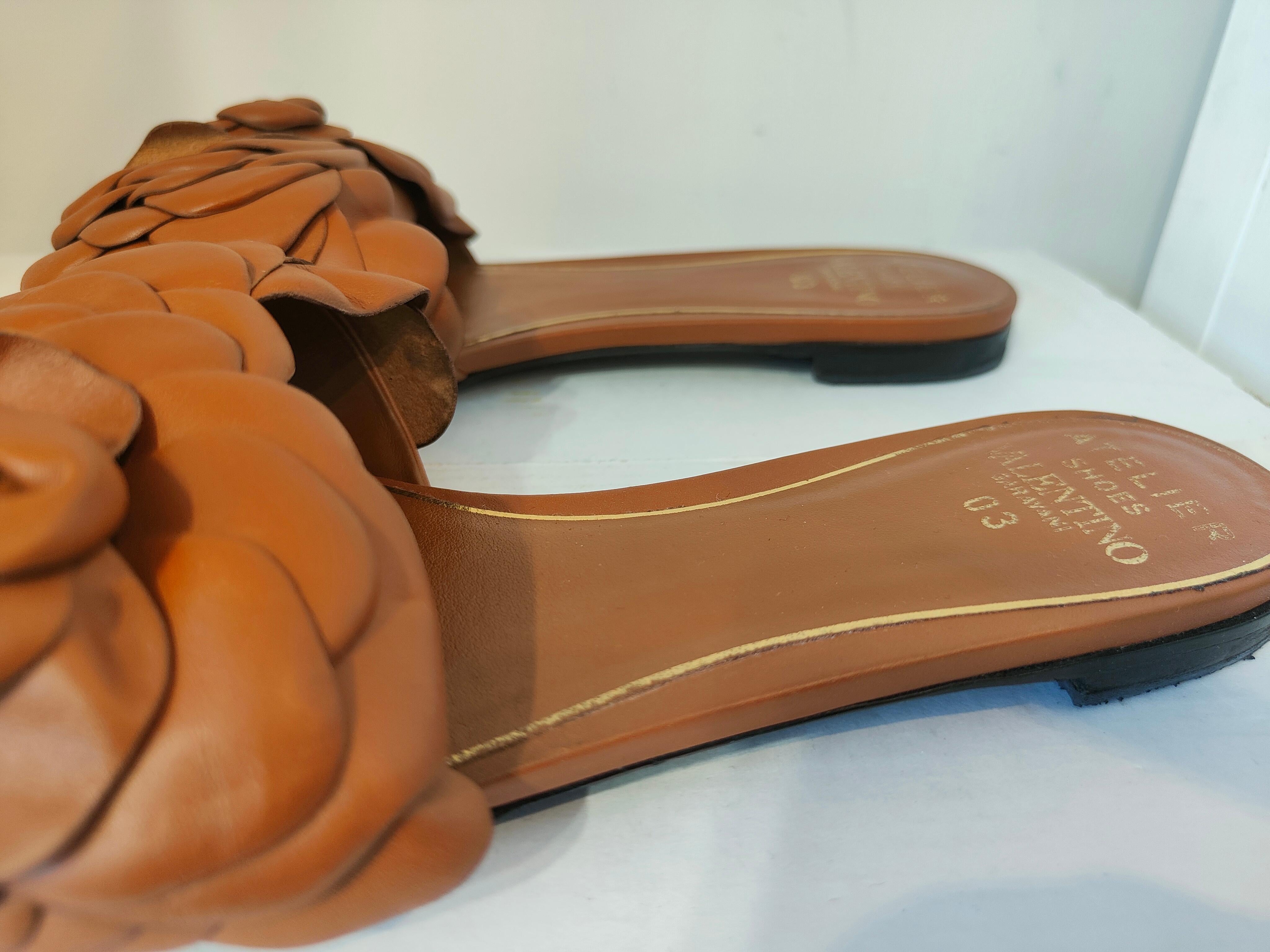 Zapatos flor marrones Valentino Garavani en Excelente estado para la venta en Capri, IT