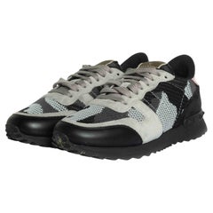Valentino Garavani, Camo rockrunner in grey and pink