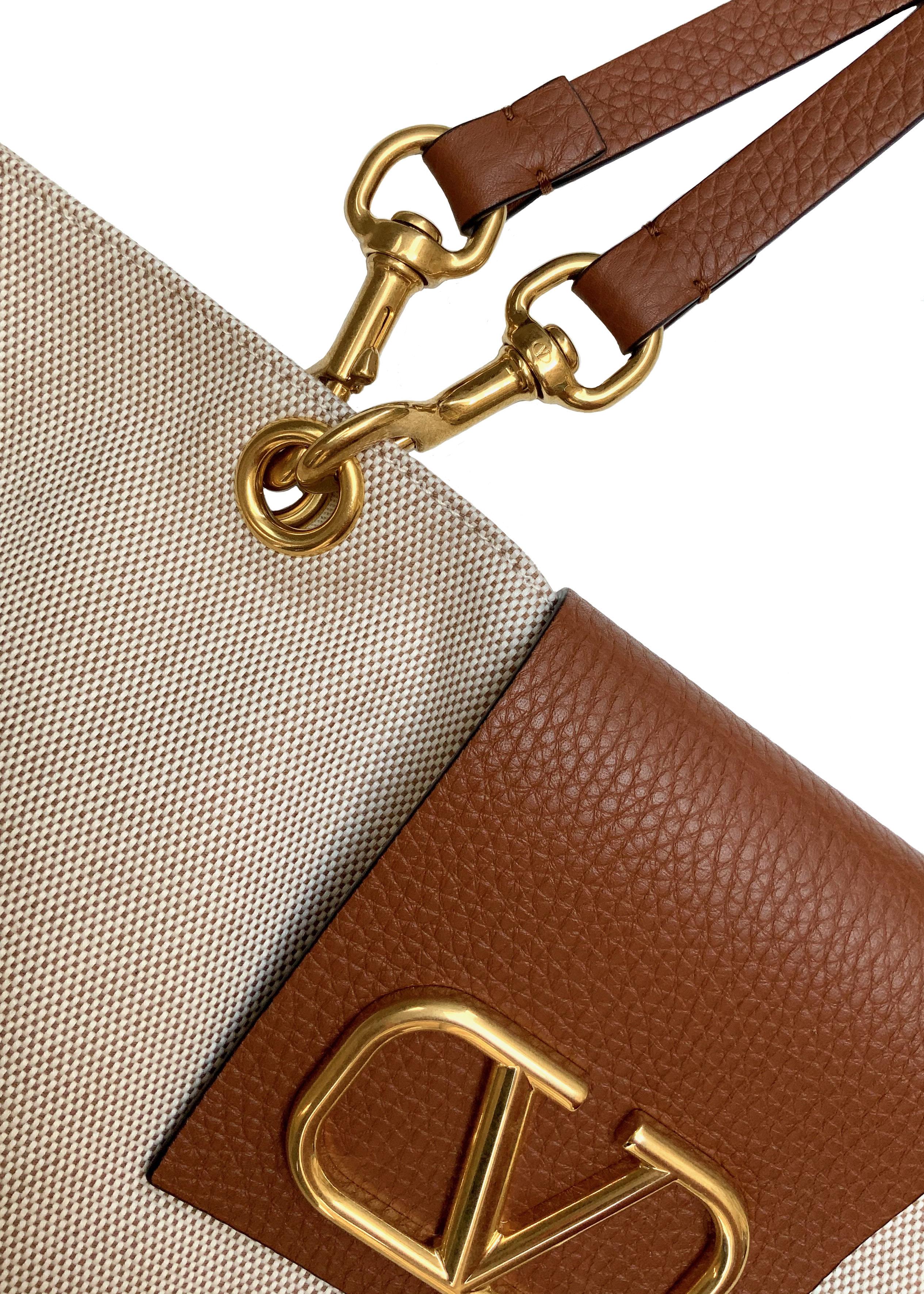 Valentino Garavani City Safari Medium Canvas-Tasche im Zustand „Hervorragend“ in Geneva, CH