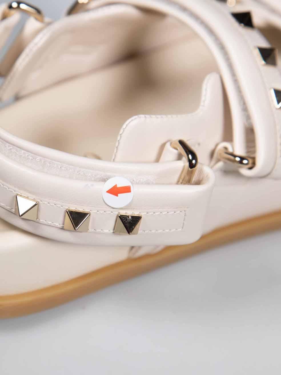 Valentino Garavani Cream Leather Rockstud Flat Sandals Size IT 37 For Sale 3