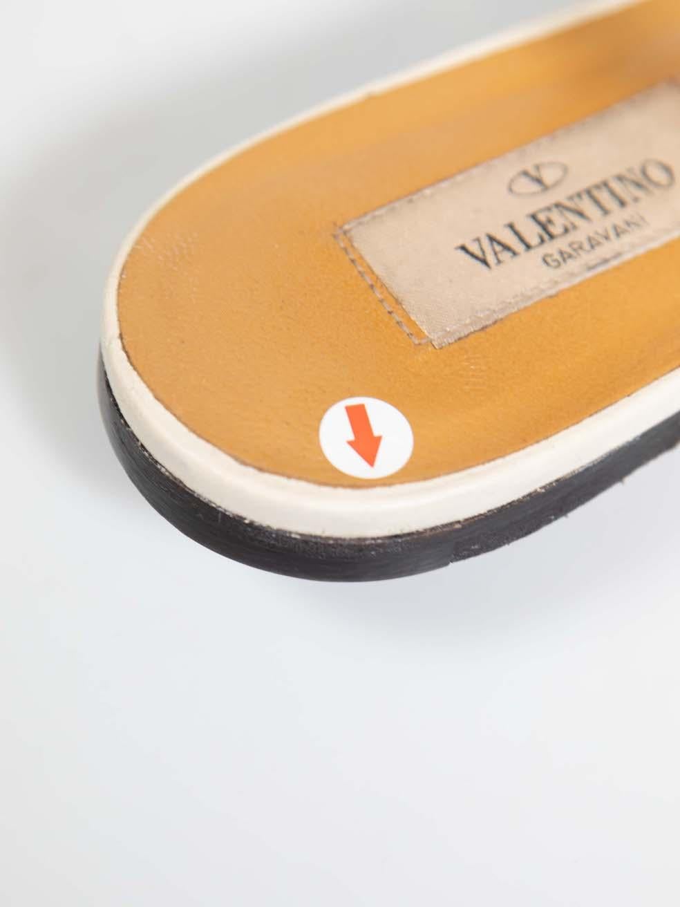 Valentino Garavani Ecru Leather Rockstud Gladiator Sandals Size IT 39 For Sale 2