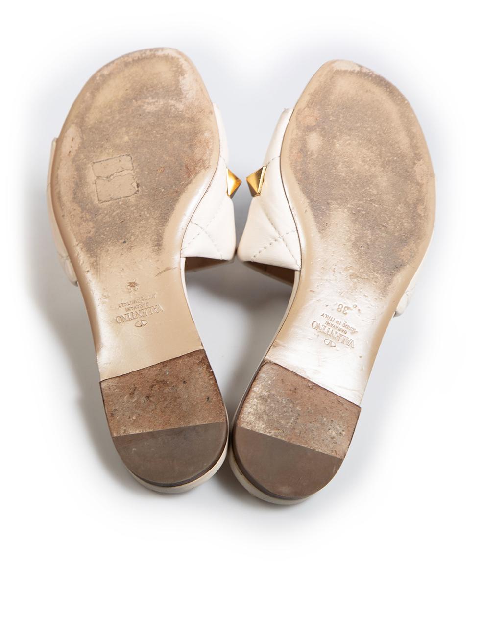 Valentino Garavani Ecru Leather Roman Stud Slides Size IT 38 In Good Condition In London, GB