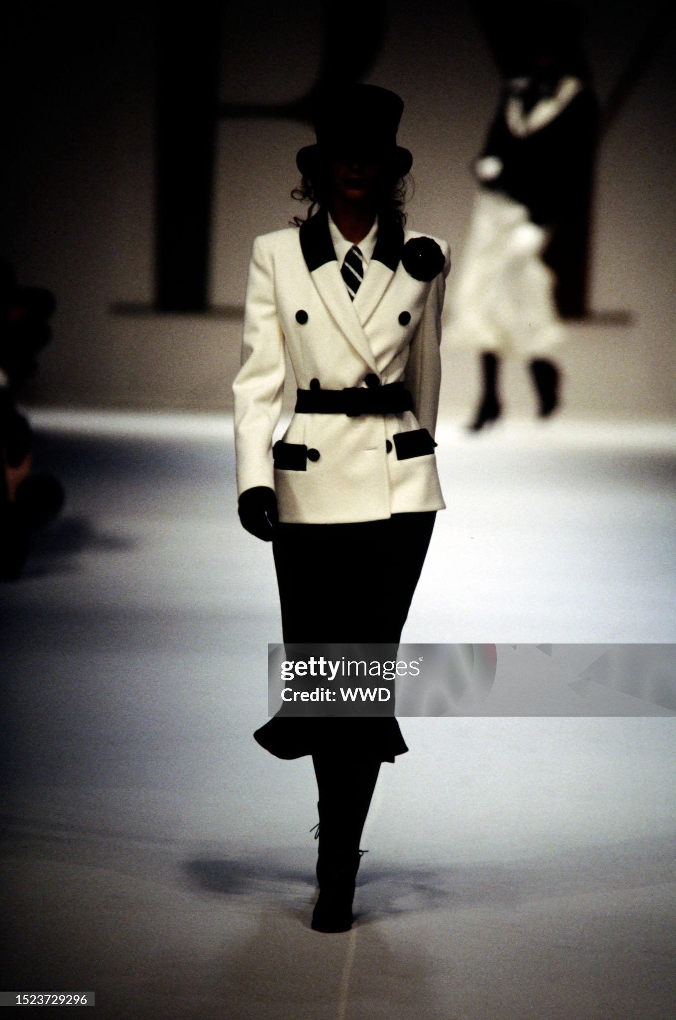 Valentino Garavani Autunno/Inverno 1993 Giacca avorio da passerella Vintage nuova con etichette in vendita 7