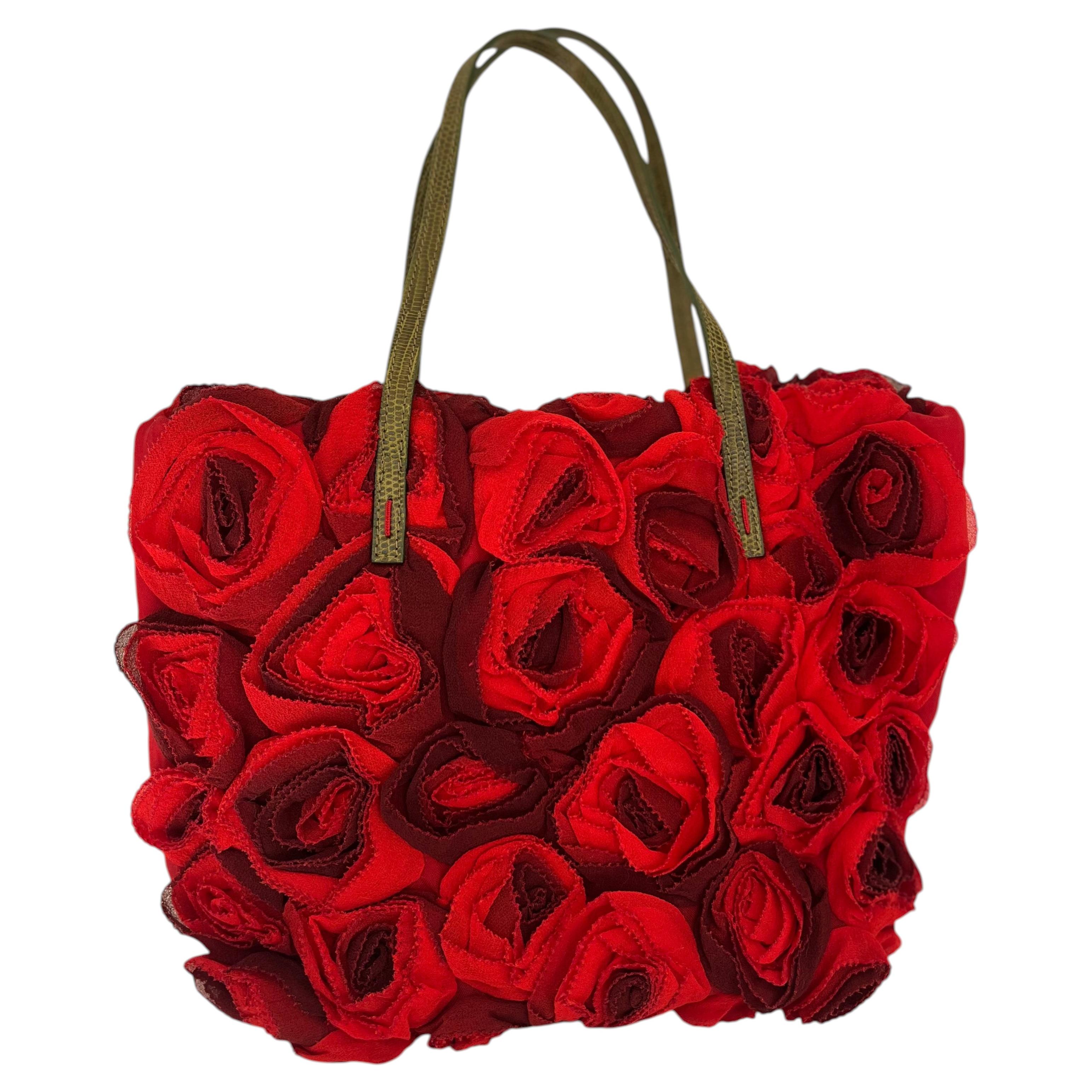 Valentino Garavani Autunno-Inverno 2000: borsa da passerella con rose di seta