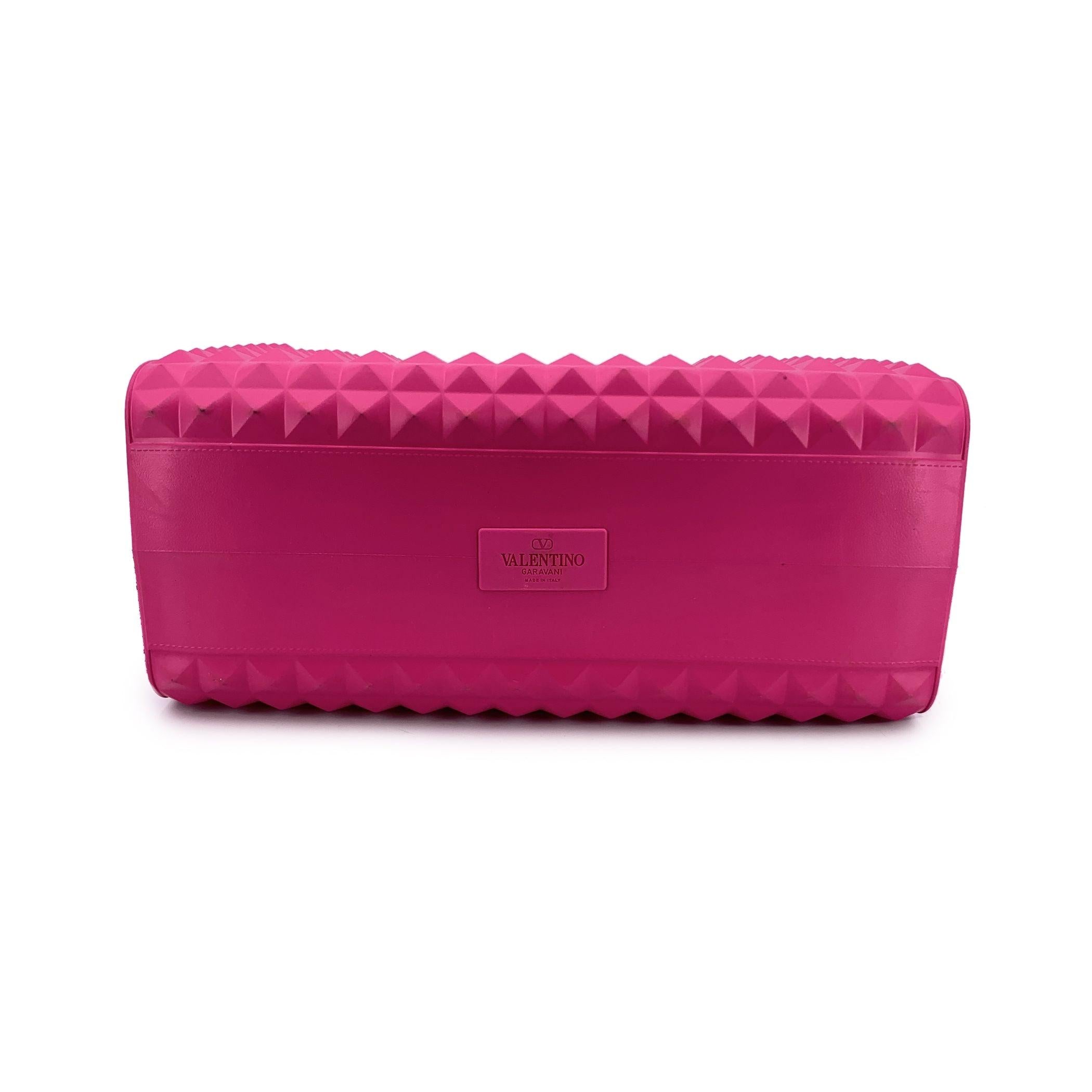Valentino Garavani Fuchsia Rubber Le Troisieme Tote Handbag Bag In Excellent Condition For Sale In Rome, Rome