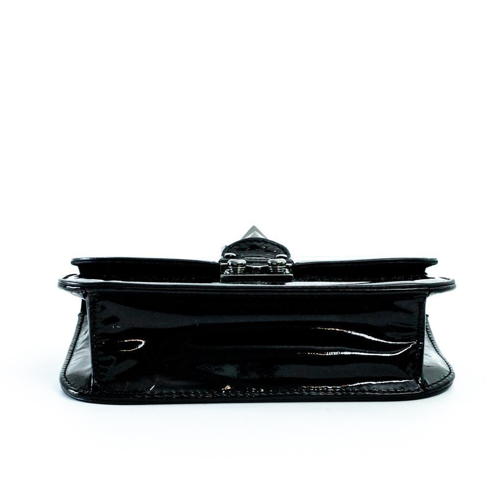 VALENTINO GARAVANI Glamlock Shoulder bag in Black Patent leather In Excellent Condition In Clichy, FR