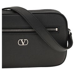 Sac à bandoulière Valentino Garavani en cuir de veau grainé — Noir