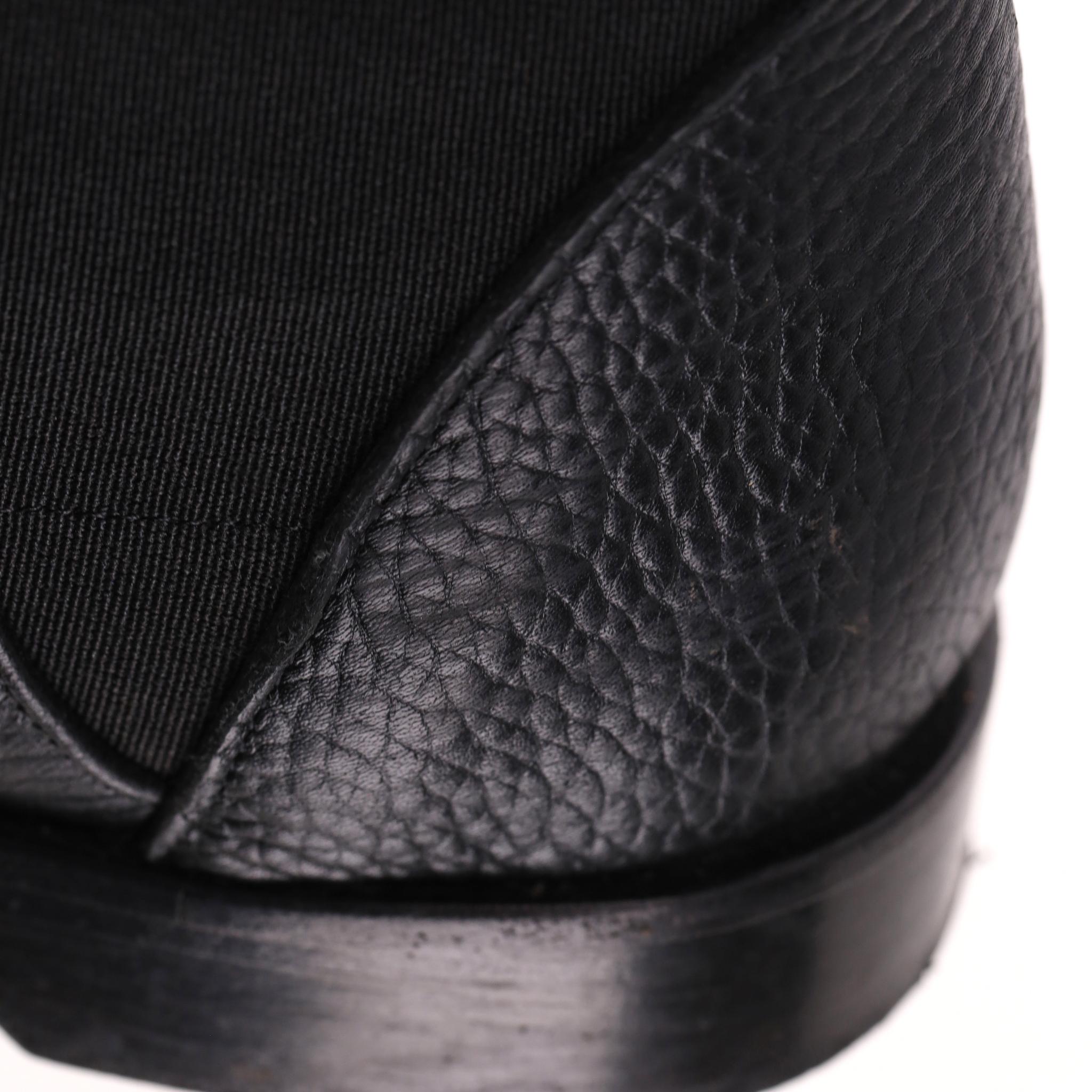 Valentino Garavani Stivali Chelsea Rockstud in pelle di vitello granulata in vendita 5