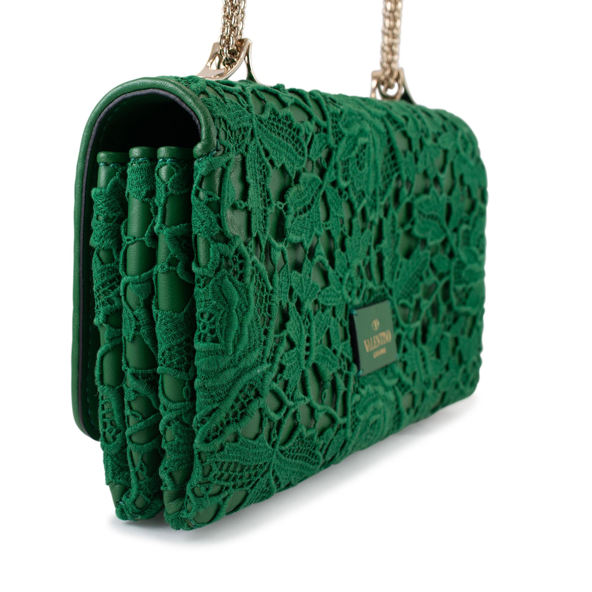 Valentino Garavani sac à main porté épaule Rockstud en cuir vert Excellent état - En vente à Houston, US