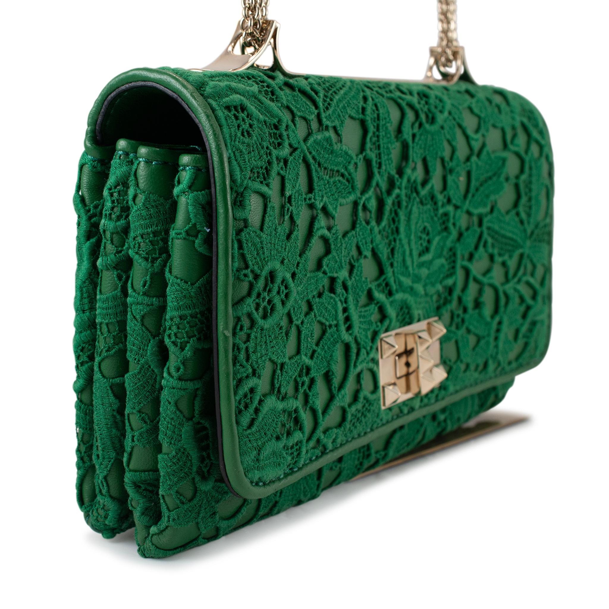 Valentino Garavani sac à main porté épaule Rockstud en cuir vert Pour femmes en vente