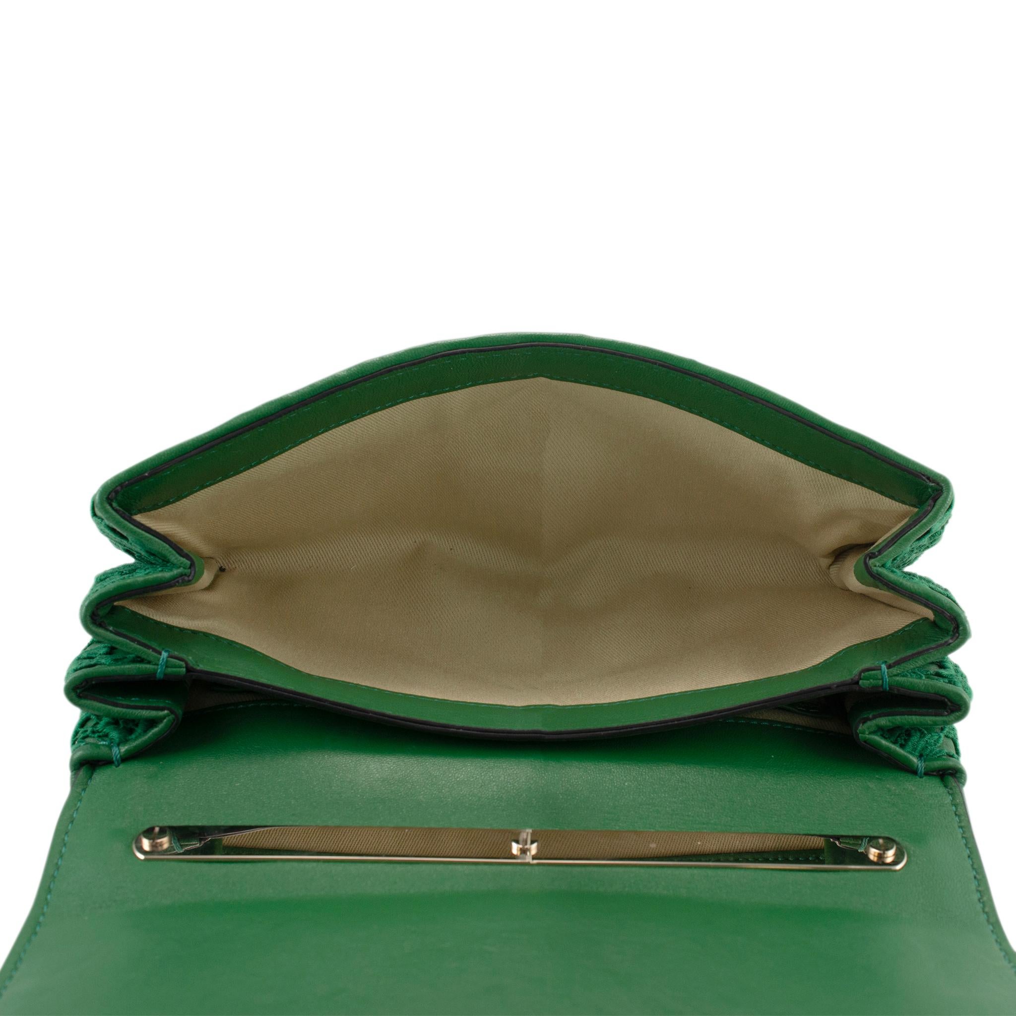 Valentino Garavani sac à main porté épaule Rockstud en cuir vert en vente 2