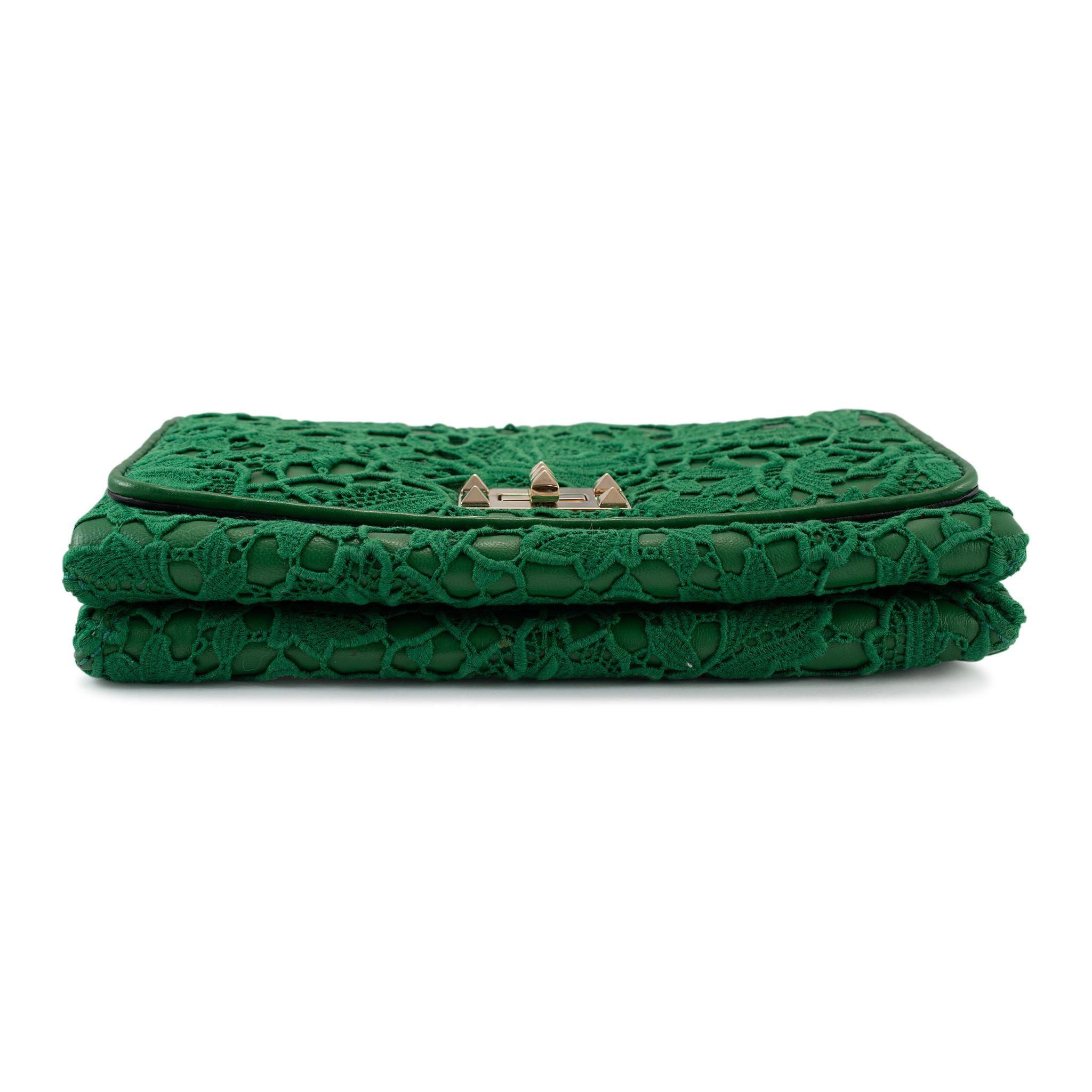 Valentino Garavani sac à main porté épaule Rockstud en cuir vert en vente 4
