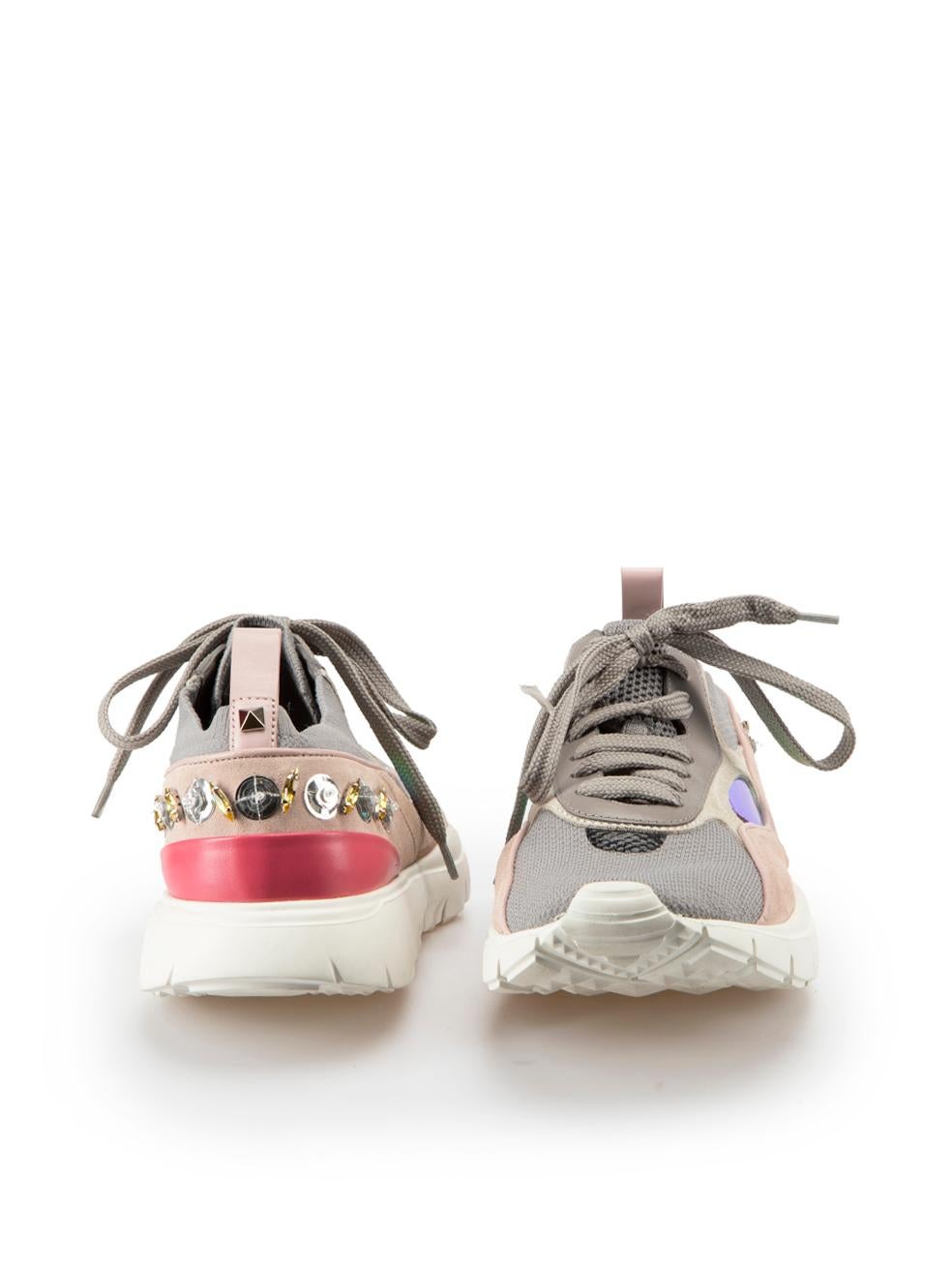 Beige Valentino Garavani Trainers en daim gris à panneaux Taille IT 37 en vente