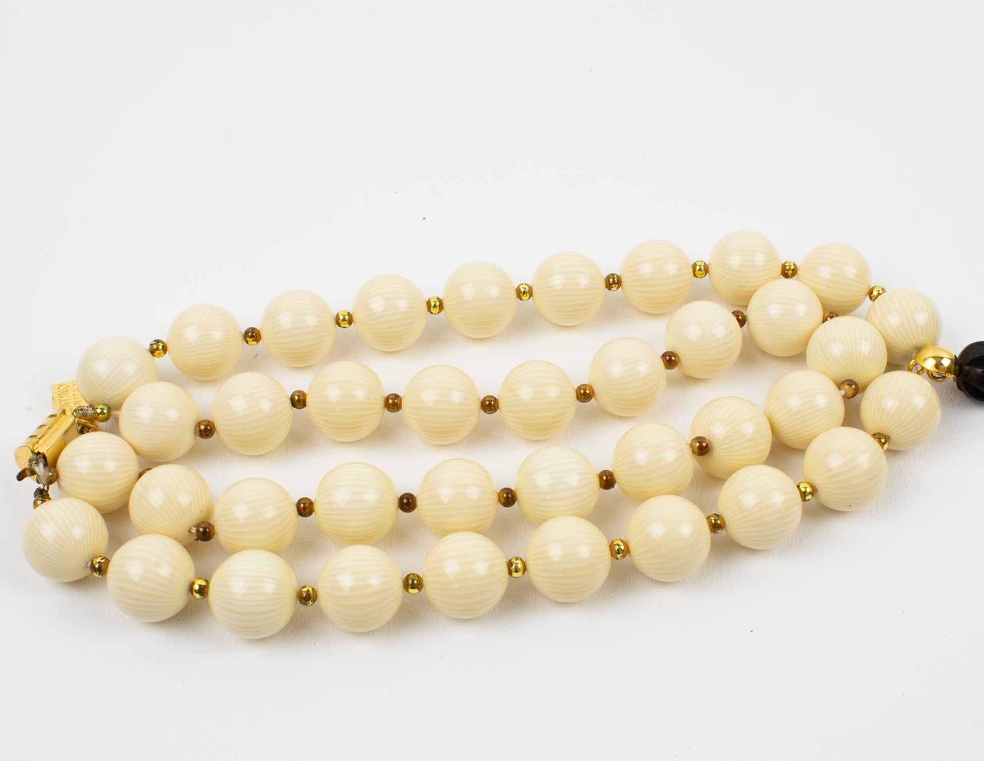 Valentino Garavani Haute Couture Choker-Halskette mit Hand-Anhänger im Angebot 3