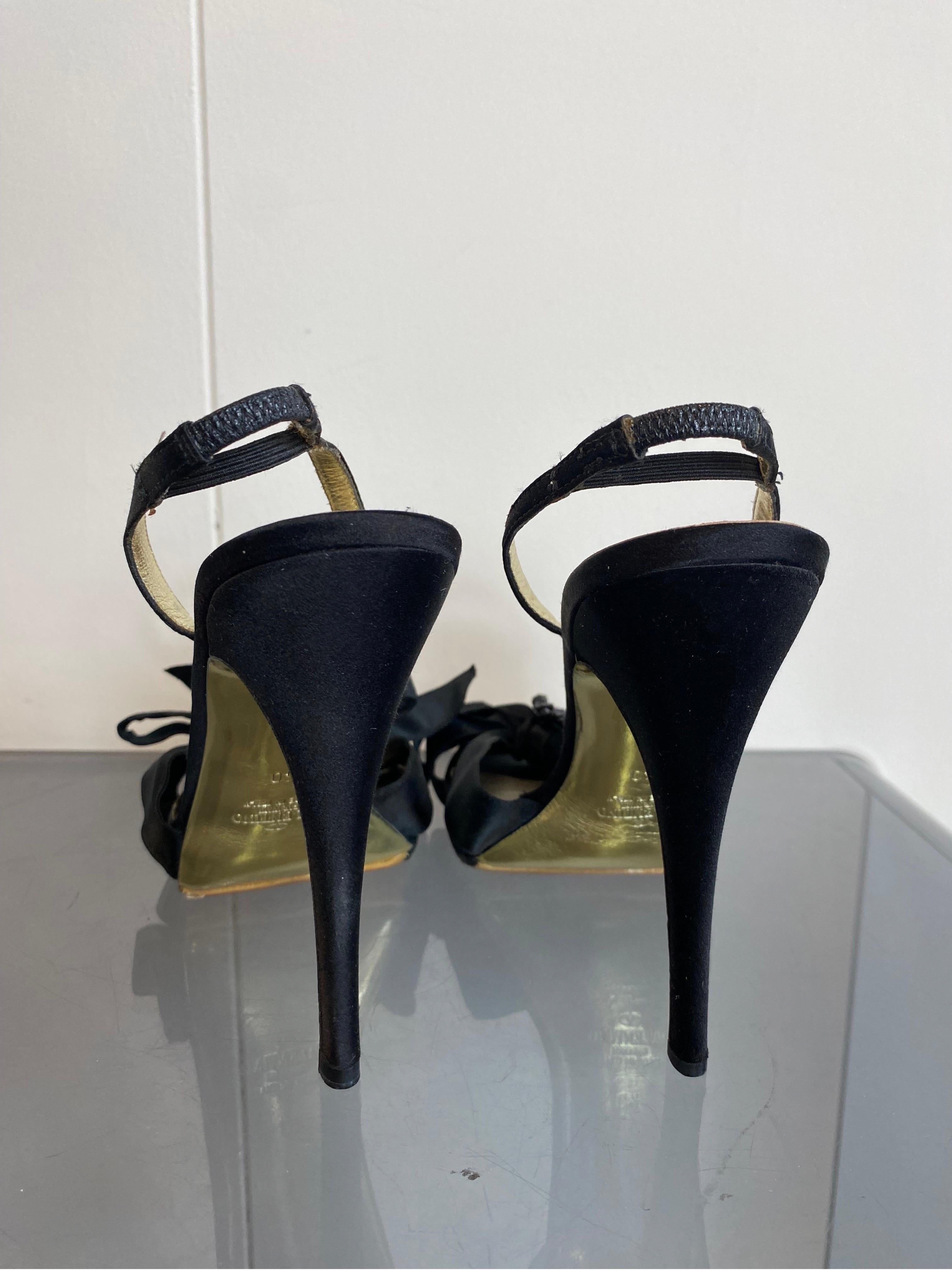 Sandalia de tacón Valentino Garavani
Mariposa de strass en venta 1