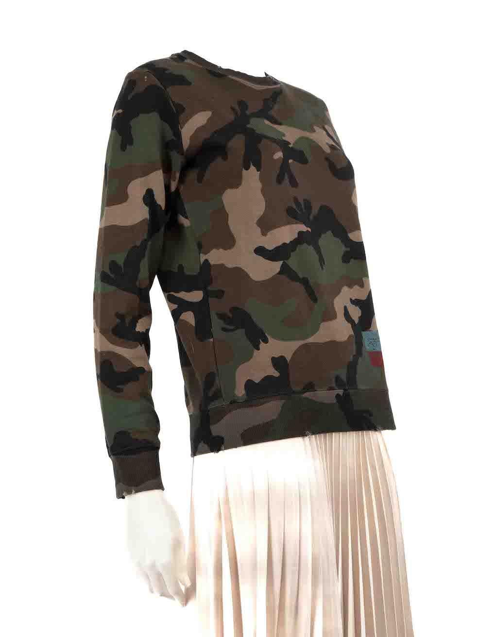 CONDITION is Very good. Minimal wear to jumper is evident. There is slight discolouration around the neckline of the jumper on this used Valentino Garavani designer resale item.
 
 
 
 Details
 
 
 Khaki
 
 Cotton
 
 Sweatshirt
 
 Camo print
 
 Long