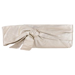 Valentino Garavani Leder-Schleifen-Clutch
