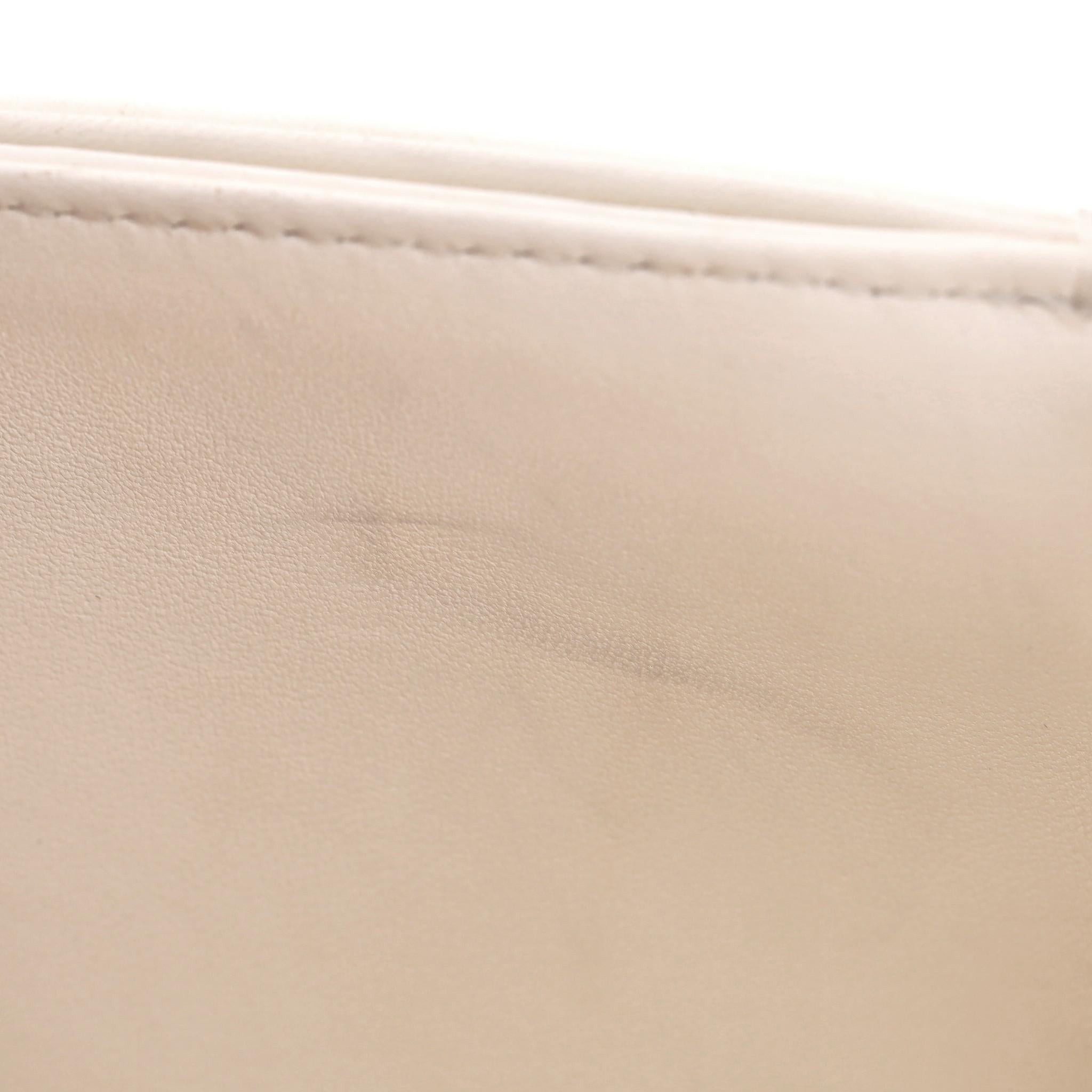 Sac à main Valentino Garavani en cuir avec clous en vente 5