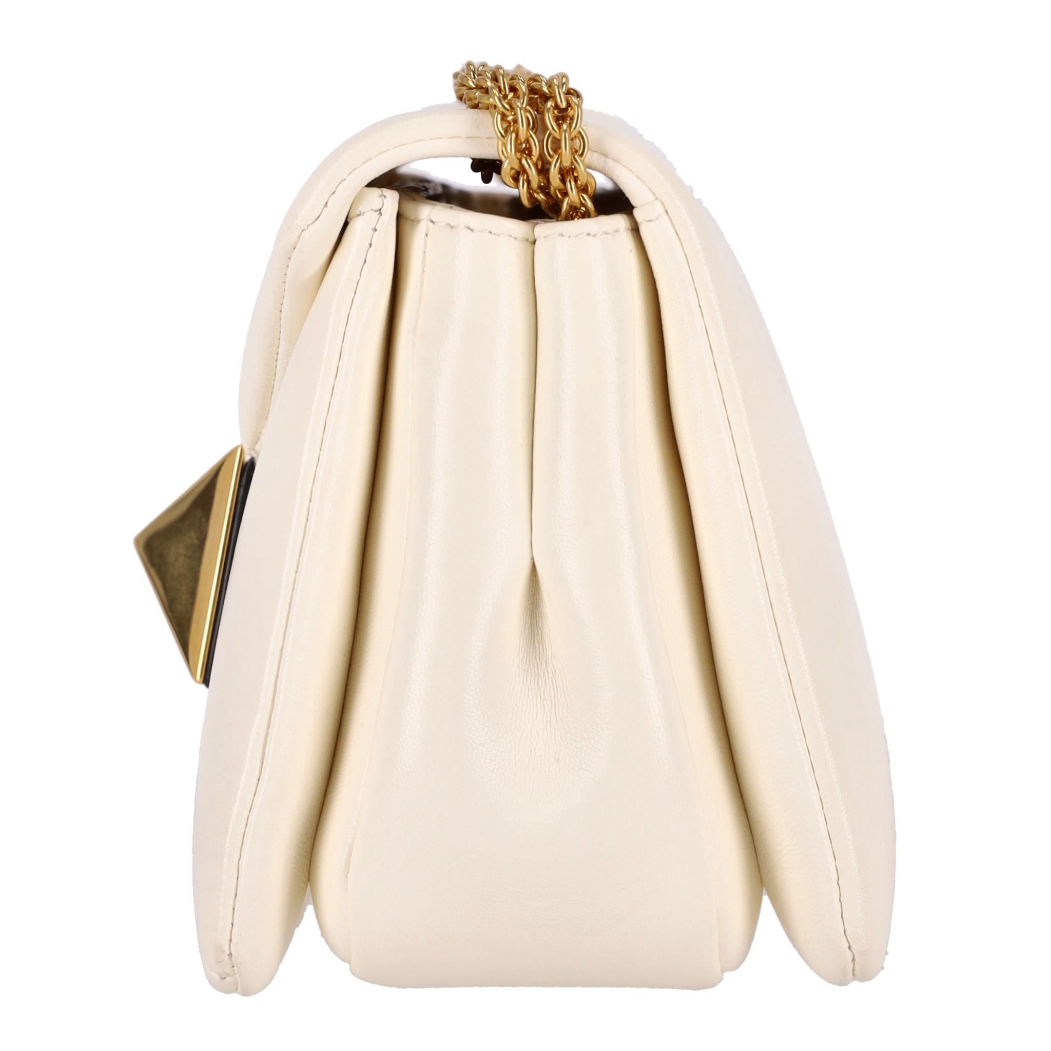 Sac à main Valentino Garavani en cuir avec clous en vente 1