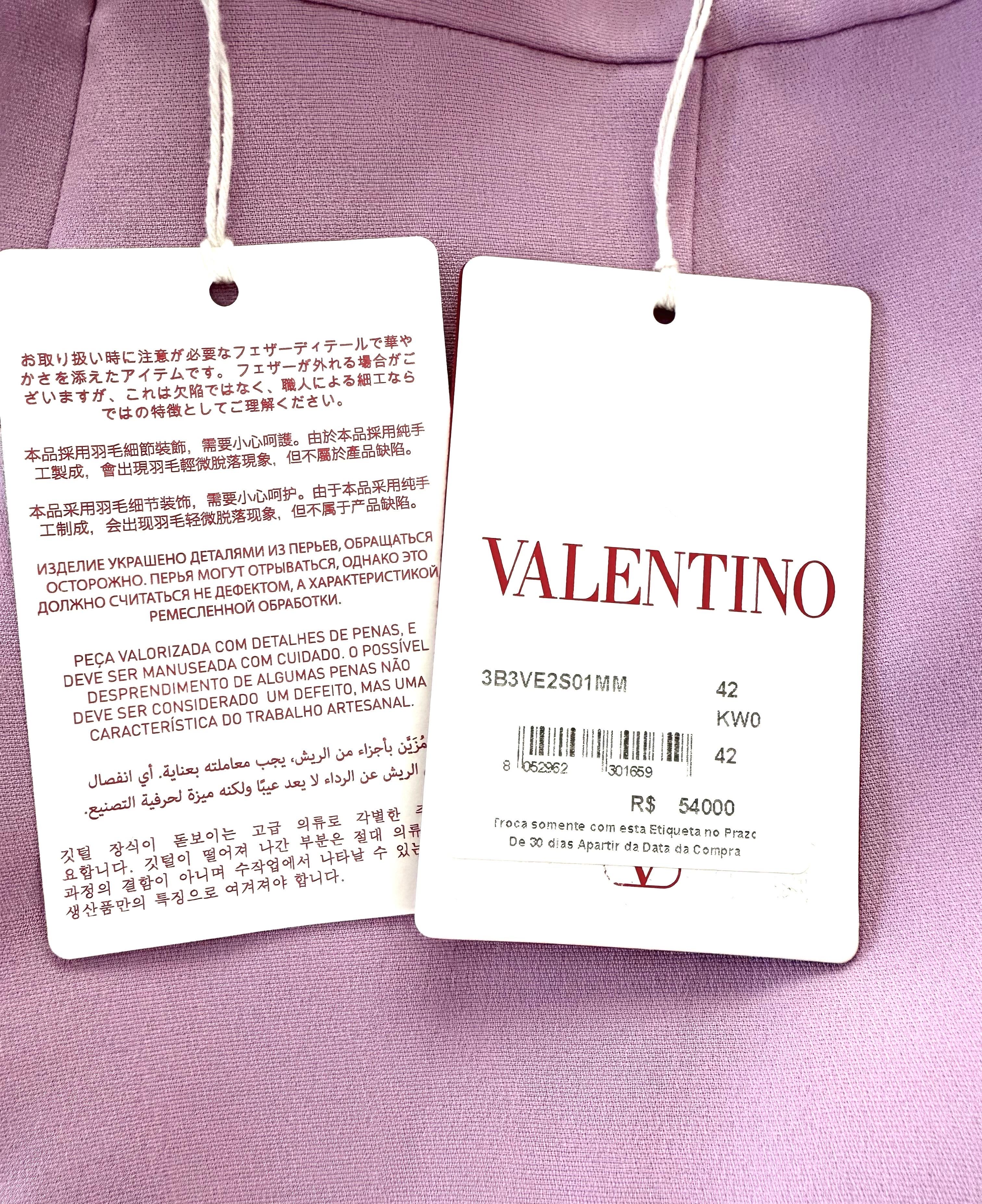 Valentino Garavani - Tuta a gamba larga in seta e lino con bordi di piume color lilla in vendita 13