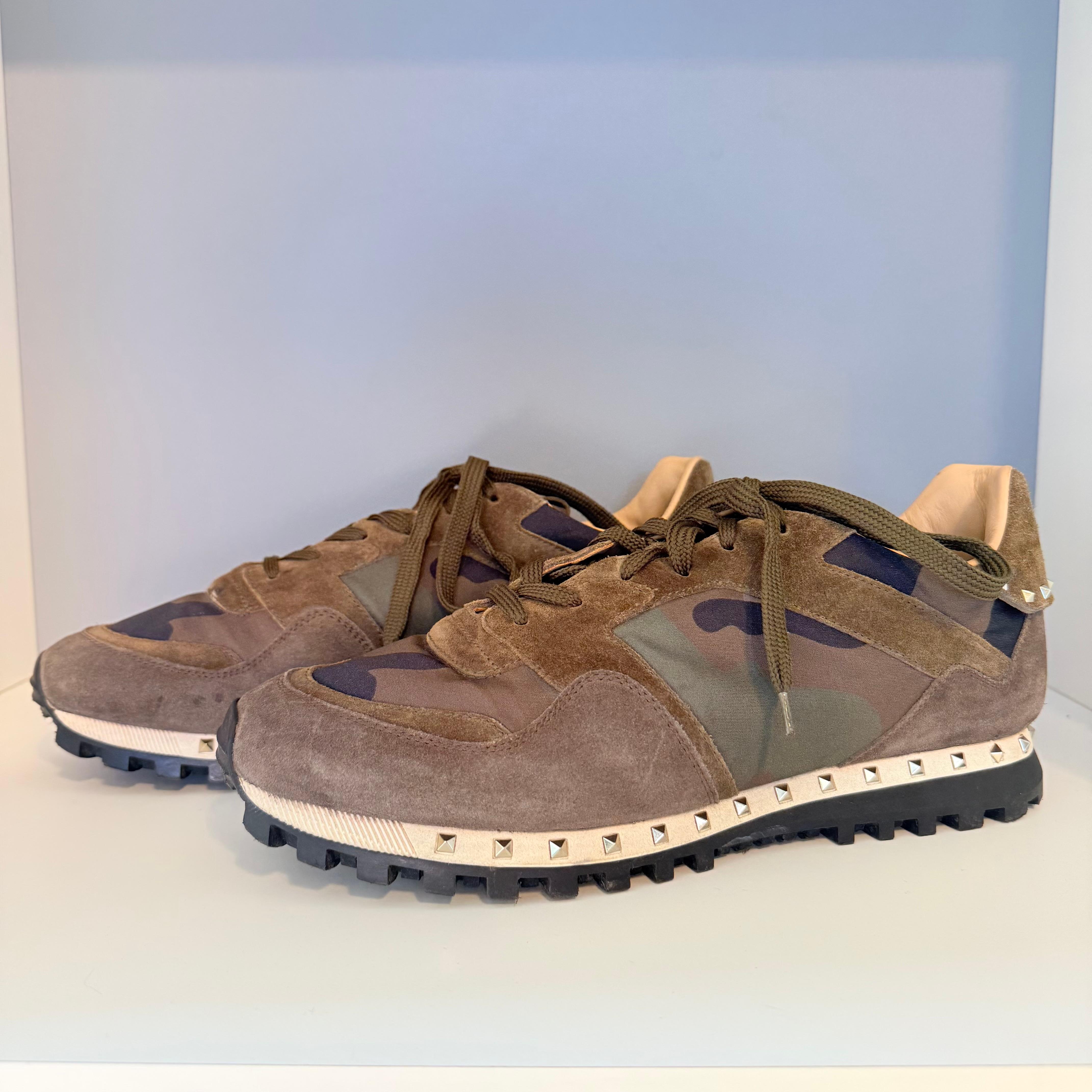 Bellissime scarpe da ginnastica Valentino Garavani uomo rockrunner
Pelle scamosciata e tessuto
Colore verde
Allacciati
Borchiato
Taglia IT 44
Spedizione espressa in tutto il mondo inclusa nel prezzo!
Le tue domande o i tuoi messaggi d'interesse sono