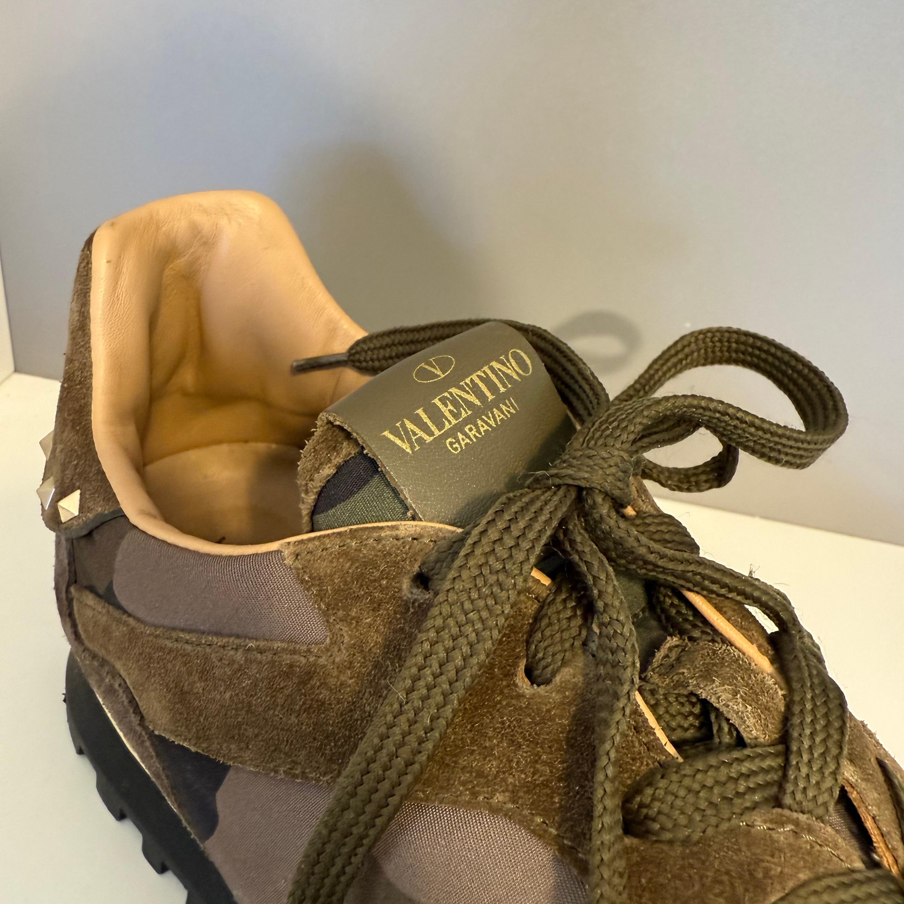 Valentino Garavani Uomo Rockrunner Camouflage Sneakers IT 44 in vendita 1