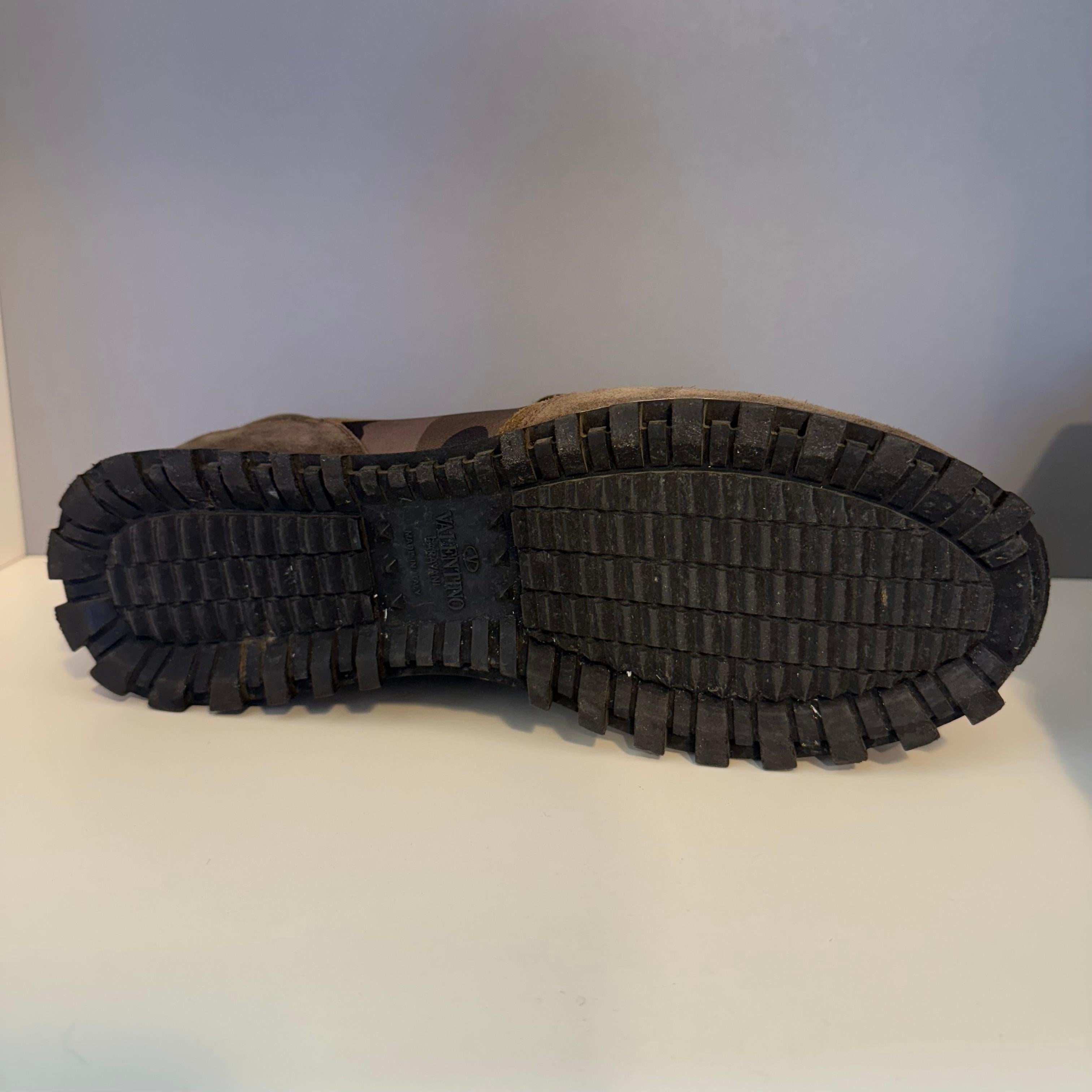 Valentino Garavani Uomo Rockrunner Camouflage Sneakers IT 44 in vendita 4