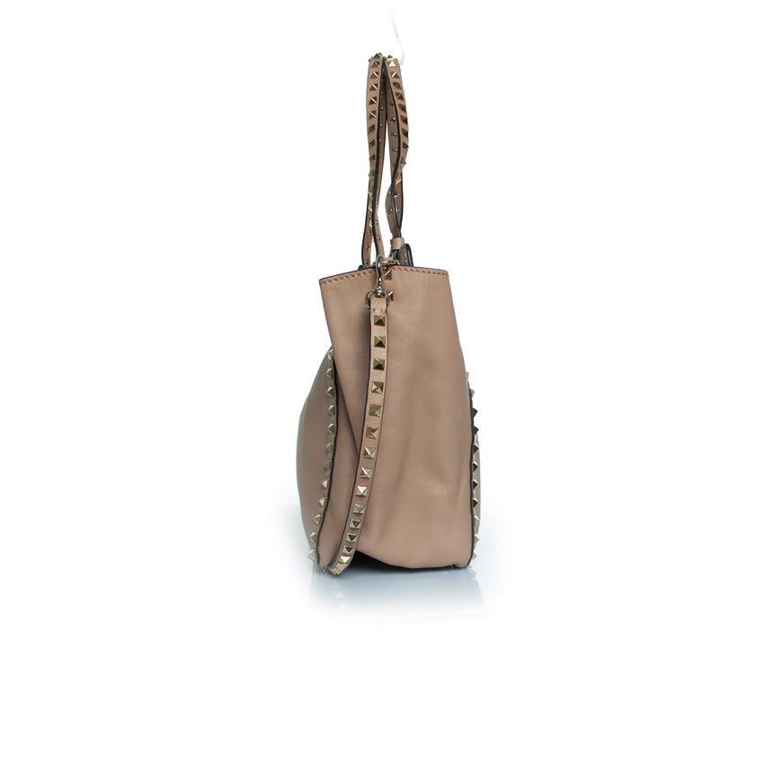Valentino Garavani, Medium rockstud leather tote Pour femmes en vente