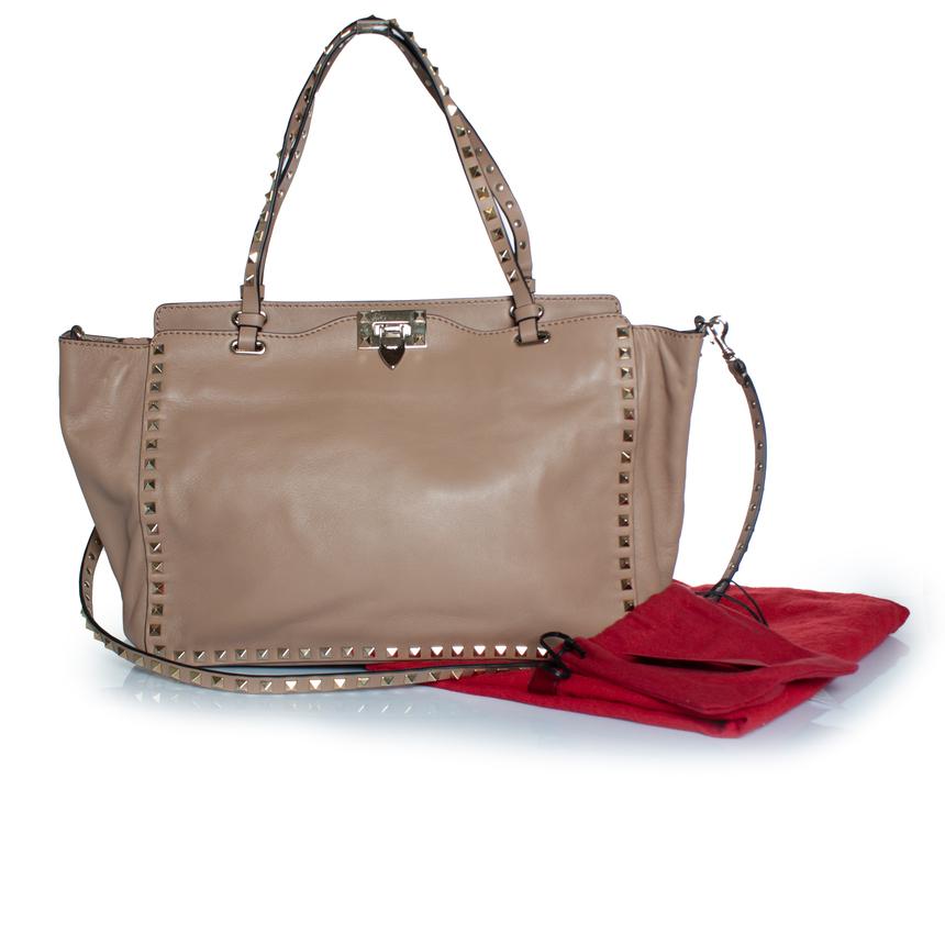 Valentino Garavani, Medium rockstud leather tote en vente 1