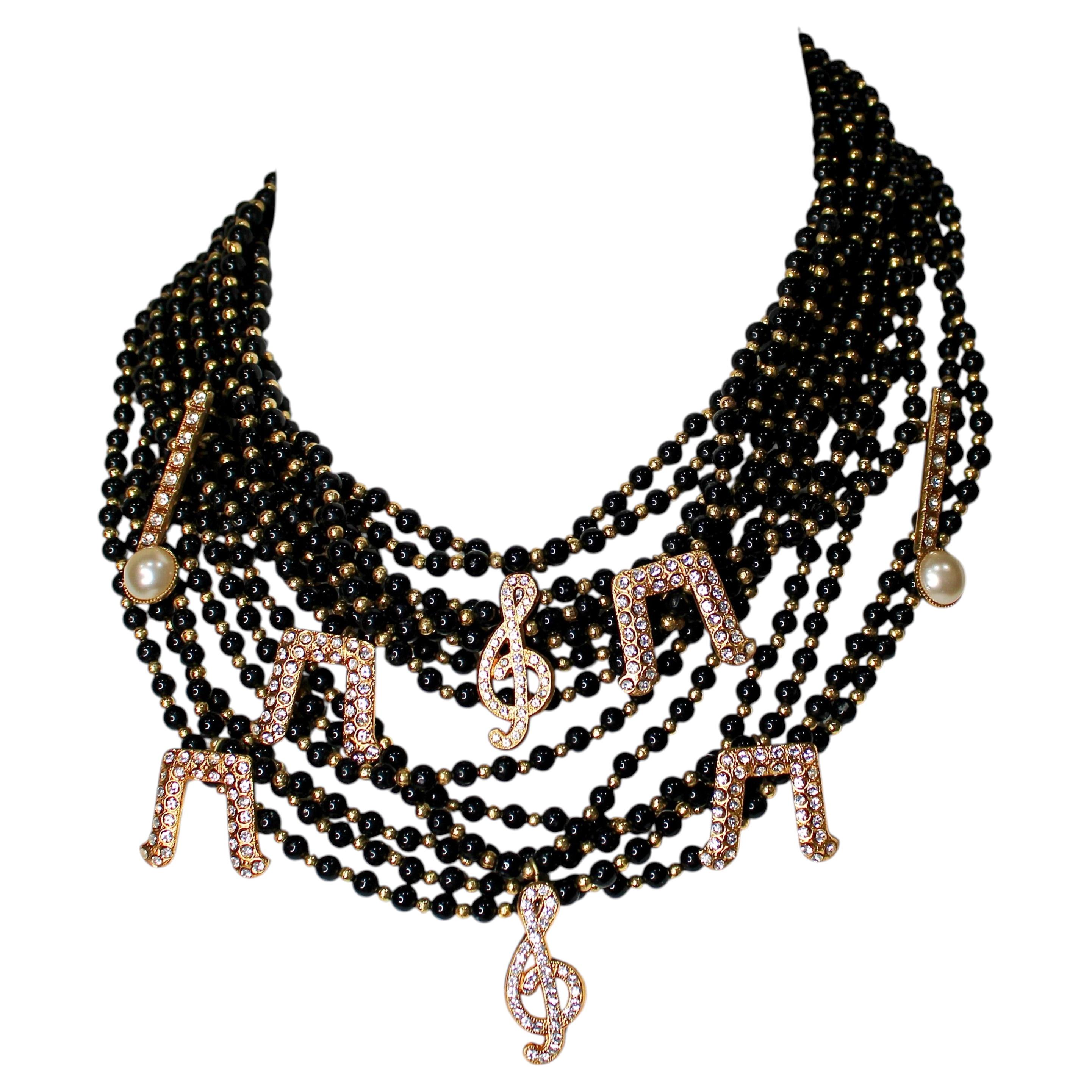 Collar de Valentino Garavani con cuentas de cristal en forma de nota musical y varias vueltas en venta