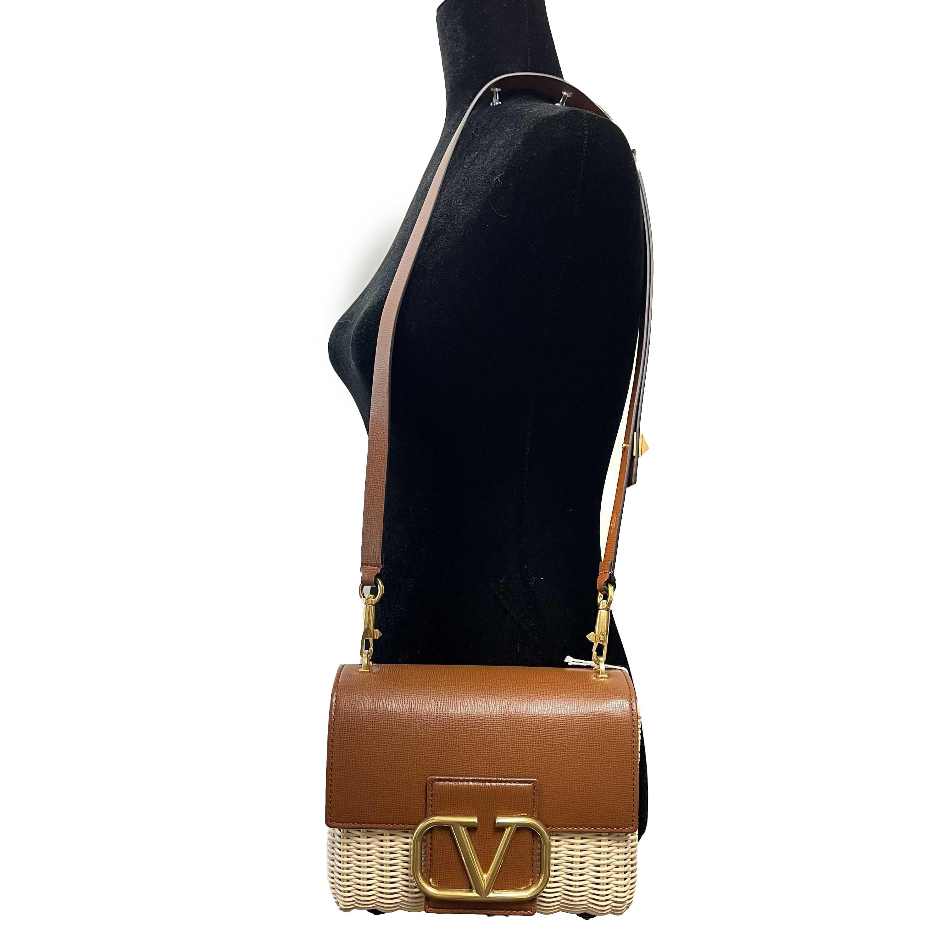 Valentino Garavani - NEW Stud Sign Wicker Shoulder Bag w/ Removable Strap For Sale 4