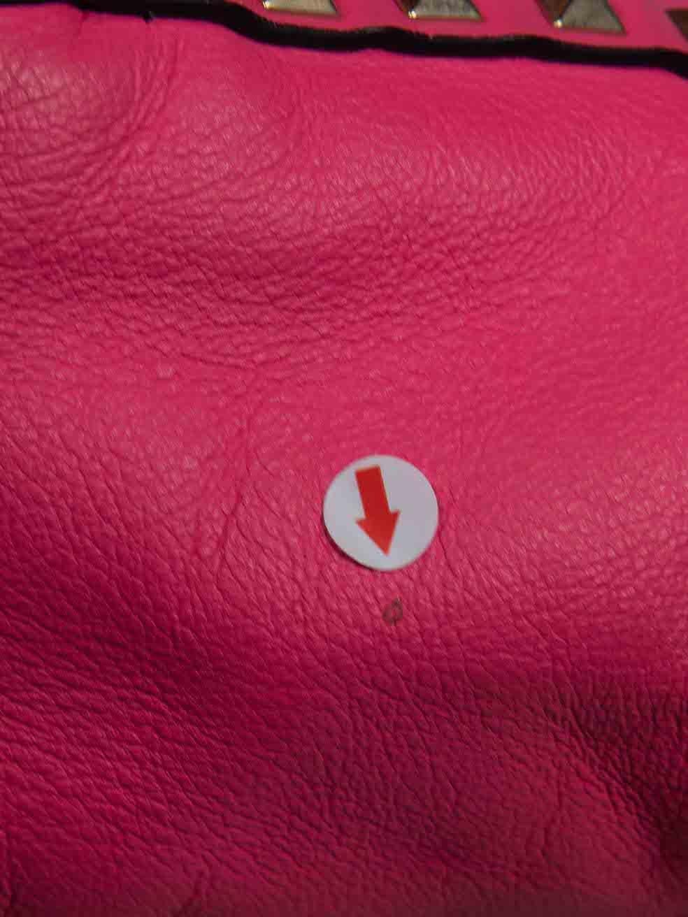 Valentino Garavani - Petit sac cabas trapèze Rockstud en cuir rose en vente 2