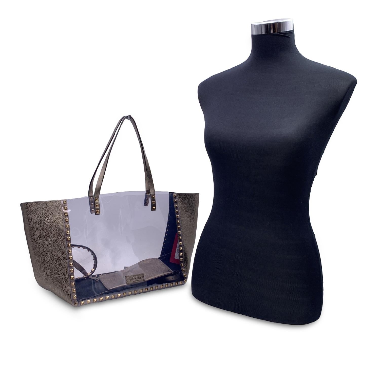 This beautiful Bag will come with a Certificate of Authenticity provided by Entrupy. The certificate will be provided at no further cost

VALENTINO GARAVANI 'Rockstud' tote bag. Clear plastic and metallic grey leather side panels, bottom and