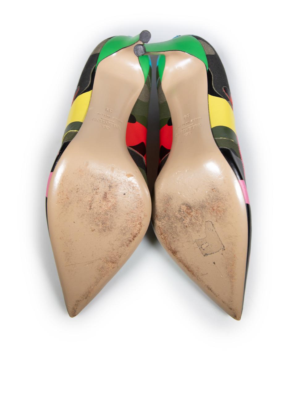 Valentino Garavani Psychedelic Camo Leather Rockstud Pumps Size IT 39 In Good Condition For Sale In London, GB