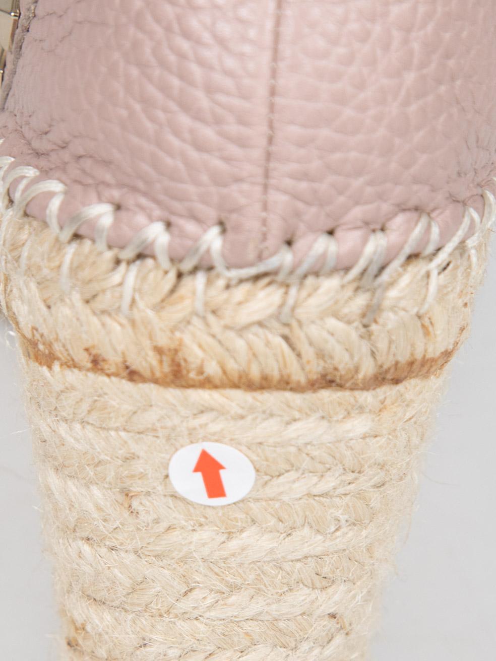 Valentino Garavani Chaussures à talons compensés Rockstud en cuir violet Taille IT 37 en vente 3