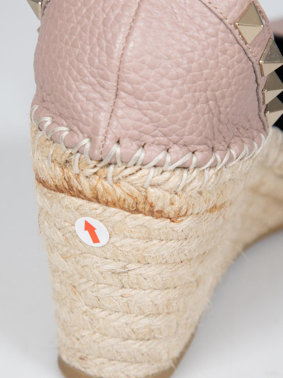 Valentino Garavani Chaussures à talons compensés Rockstud en cuir violet Taille IT 37 en vente 4