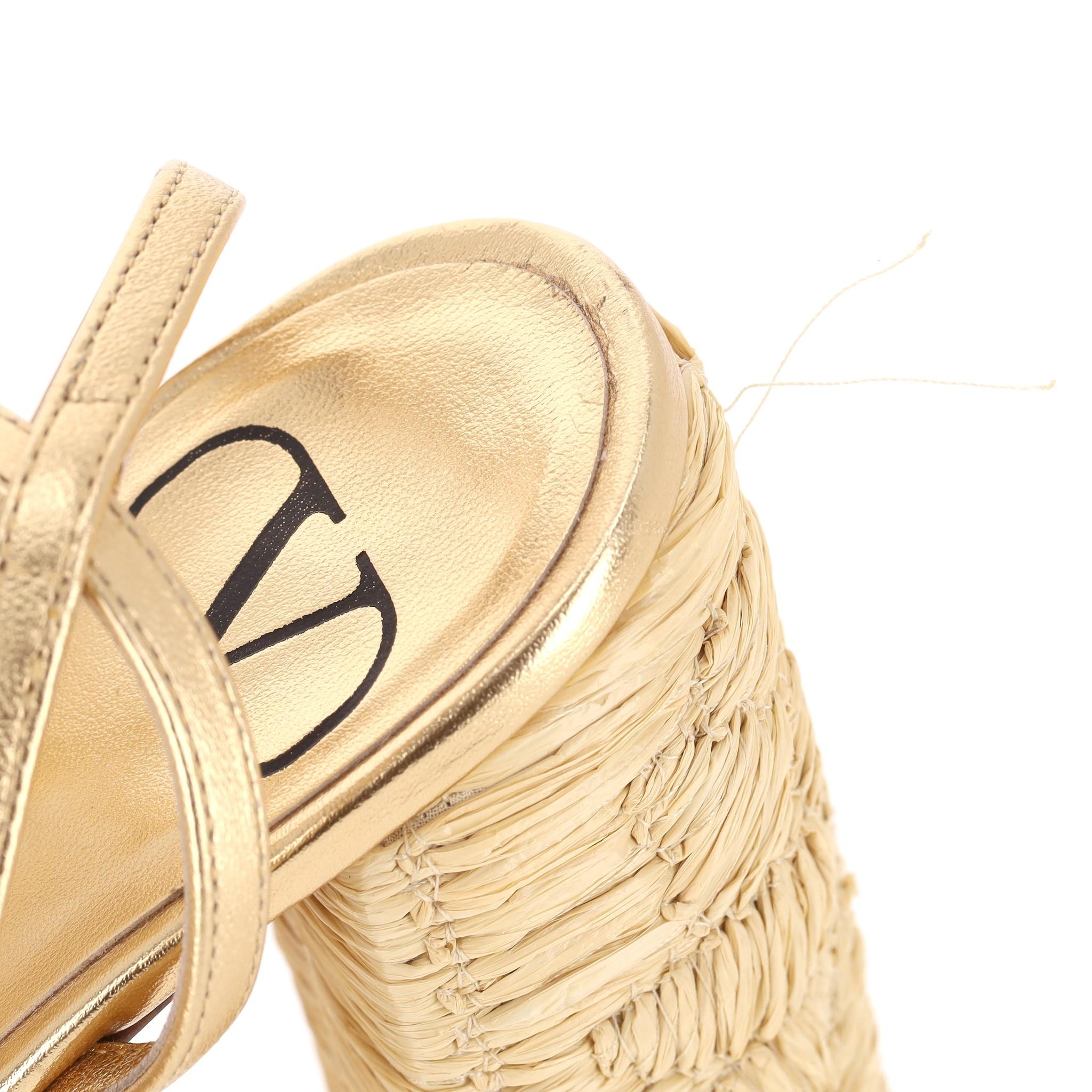 Valentino Garavani Raflower Raffia-Trimmed Leather Platform Sandals For Sale 4