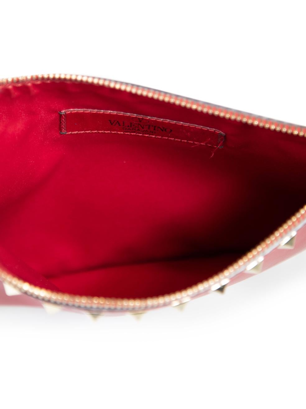 Valentino Garavani Rote Leder-Clutch mit Nieten im Angebot 1