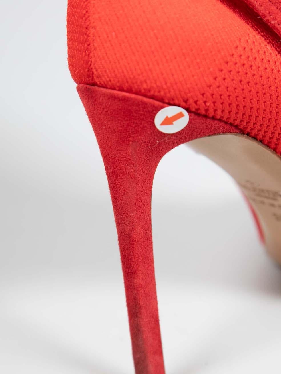 Valentino Garavani Rote Body-Tech-Strickstiefeletten mit Nieten Größe IT 38 im Angebot 3