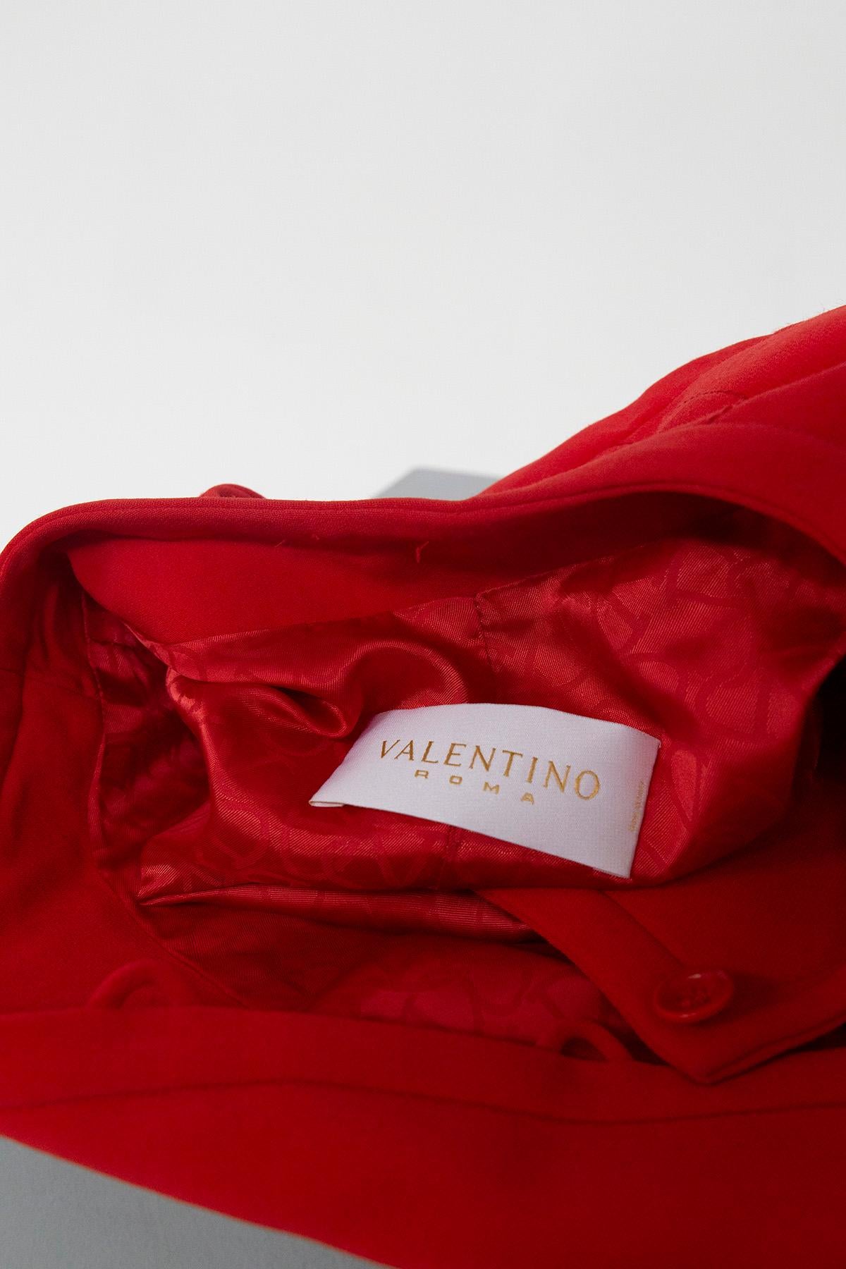Valentino Garavani Rotes Etuikleid mit Anzug 1990 im Angebot 1