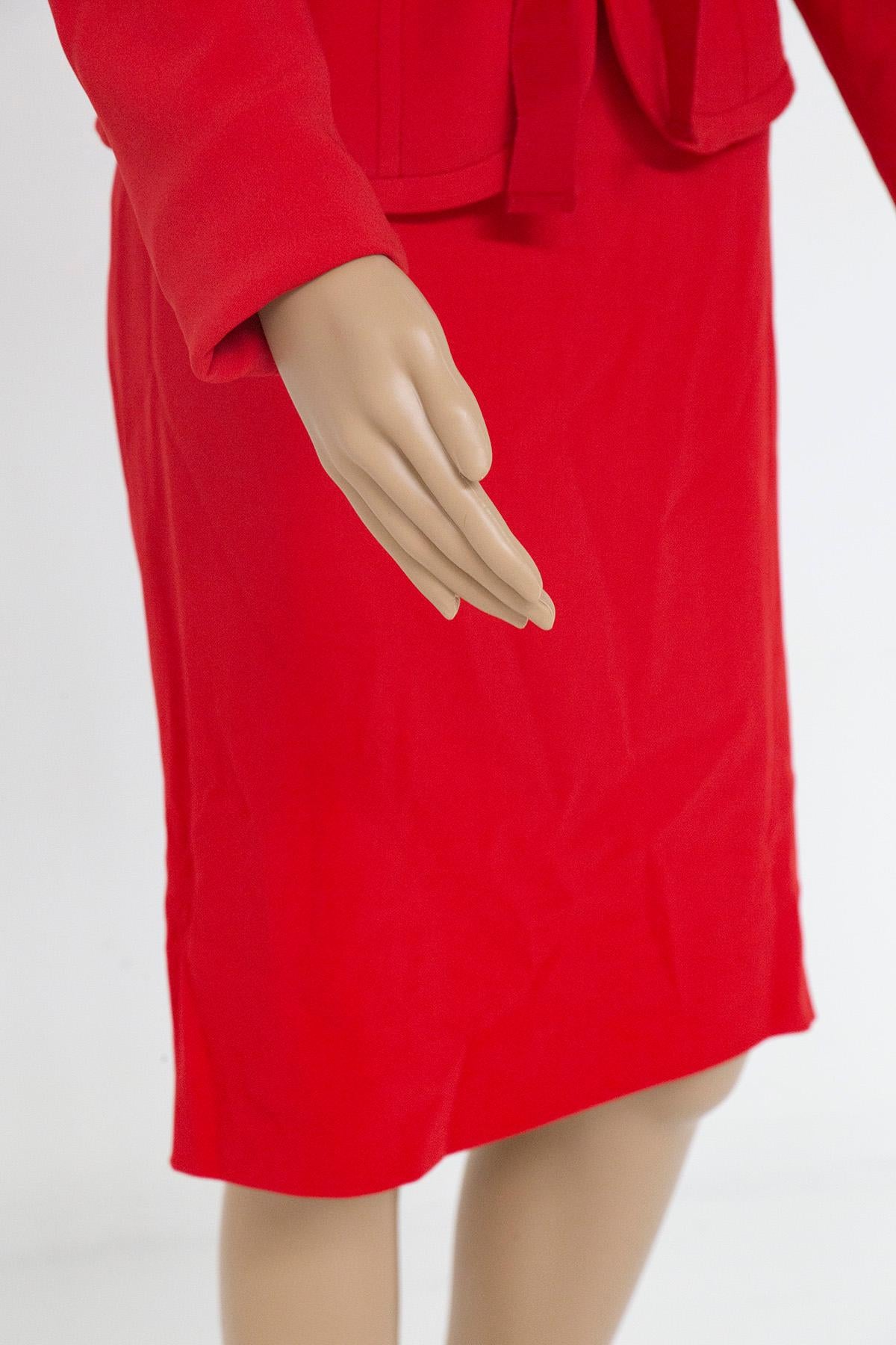 Valentino Garavani Rotes Etuikleid mit Anzug 1990 im Angebot 2