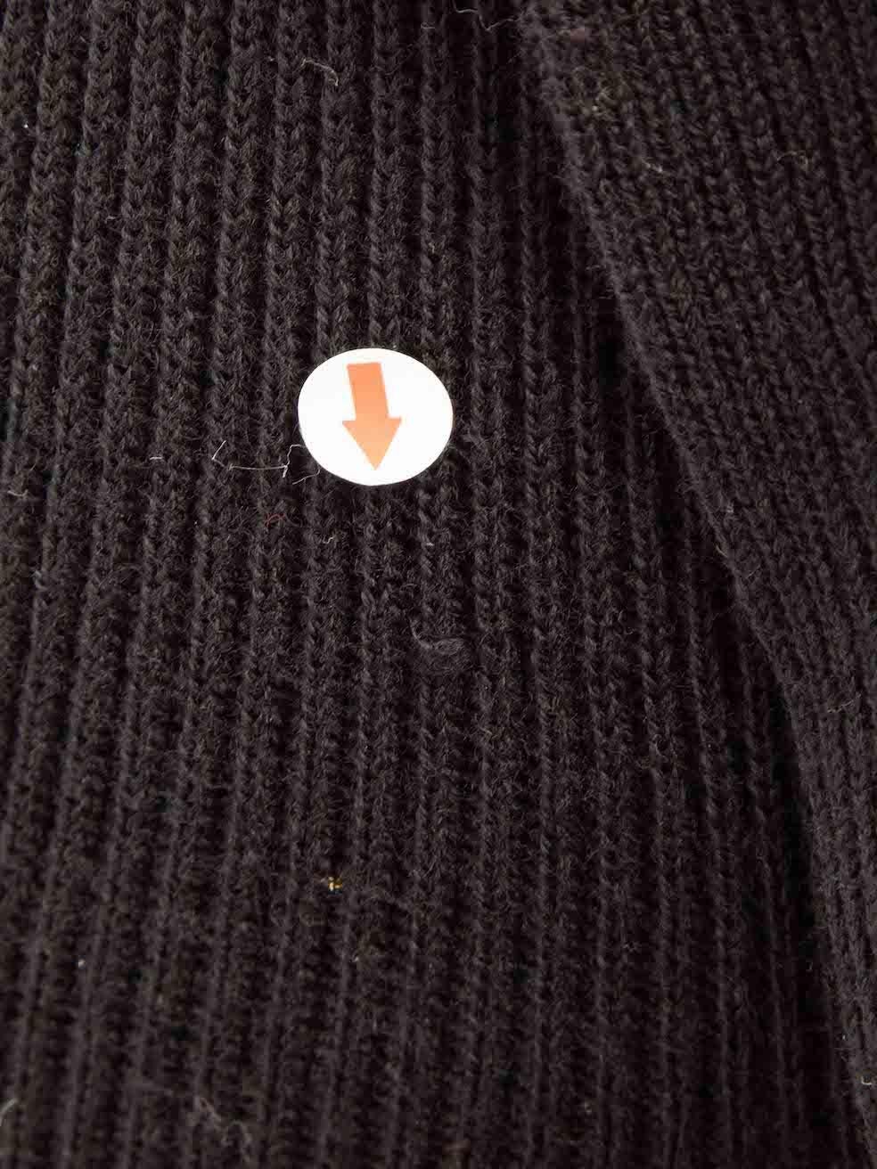 CONDIT ist sehr gut. Das Kleid weist nur minimale Gebrauchsspuren auf. Ziehen Sie an der Bindung vorne Mitte-rechts, vorne unten-links, hinten oben-links und hinten unten-rechts. Es gibt ein kleines Loch auf der vorderen Mitte-links, und die