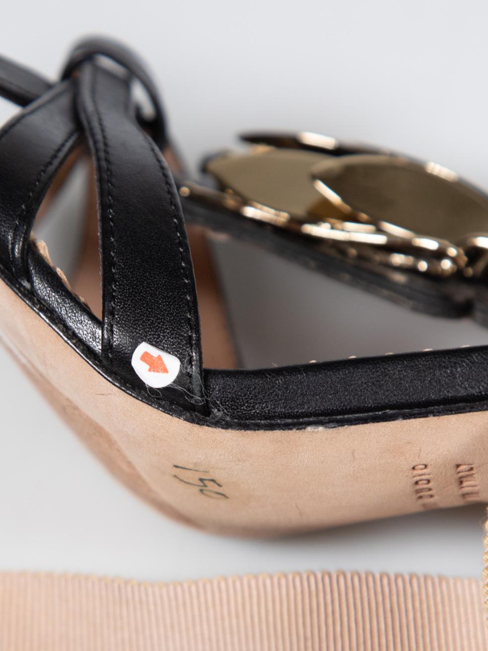 Valentino Garavani Sandalias con detalle de escarabajo en piel negra Valentino Rojo Talla IT 37 4
