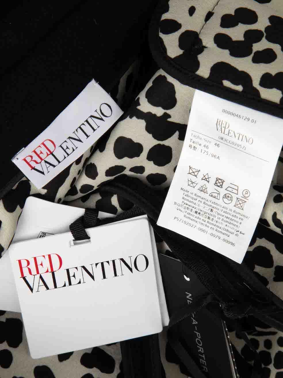 CONDITION is Never worn, with tags. No visible wear to the cape is evident on this new Red Valentino designer resale item.
 
 
 
 Details
 
 
 Black
 
 Wool
 
 Cape
 
 Mid length
 
 Scalloped edge
 
 2x Front side pockets
 
 Leopard print lining
 
