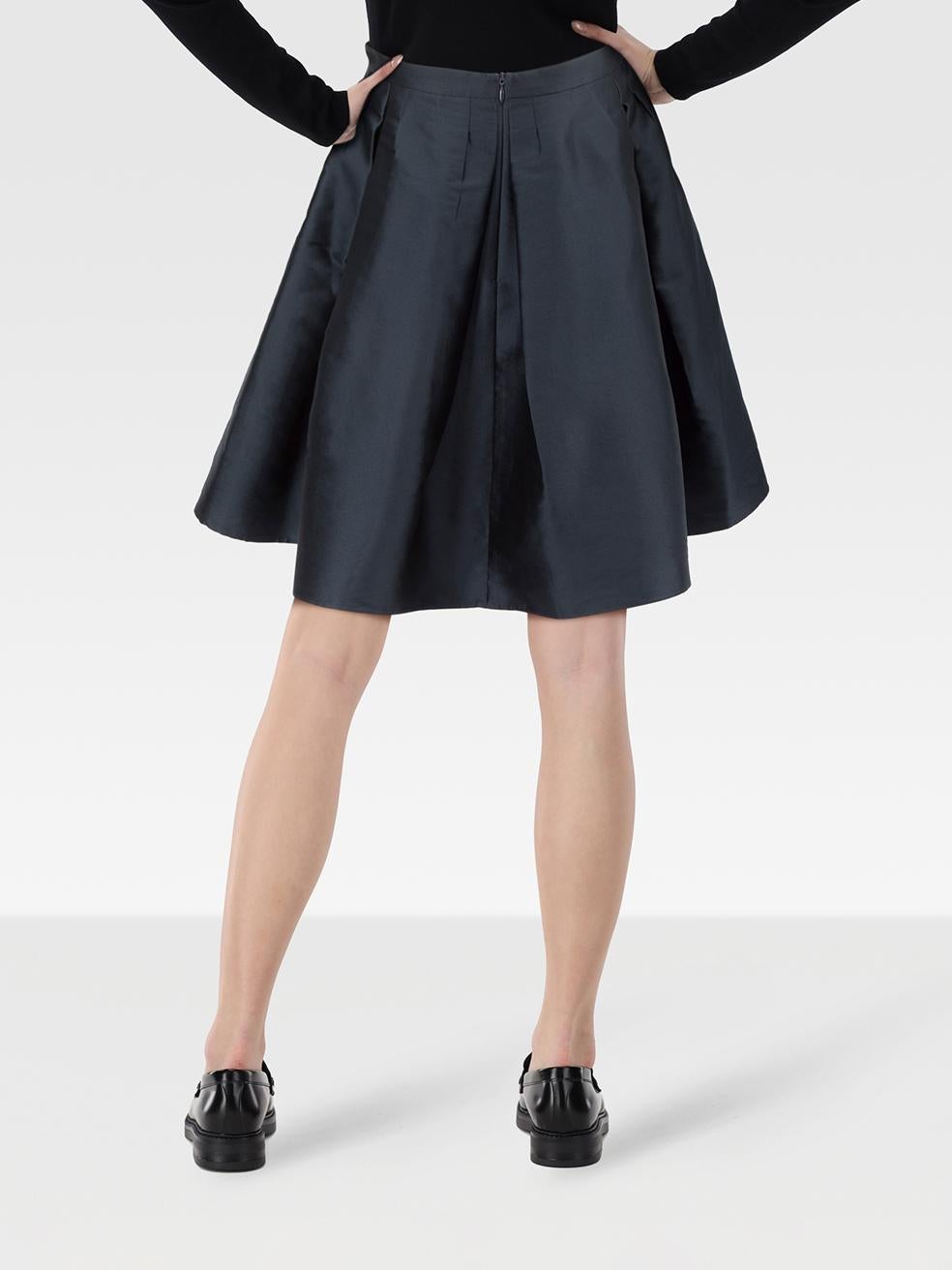 CONDITION is Very good. Minimal wear to the skirt is evident. Plucks to the weave on the front and back of this used Valentino Garavani designer resale item.
 
 
 
 Details
 
 
 Navy
 
 Polyester
 
 Skirt
 
 Mini
 
 Flared hem
 
 Pleated
 
 Back zip