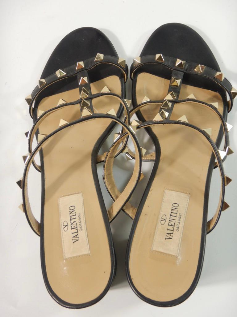 Valentino Garavani Rockstud Black Leather Block Heel Gladiator Sandals 39 For Sale 3