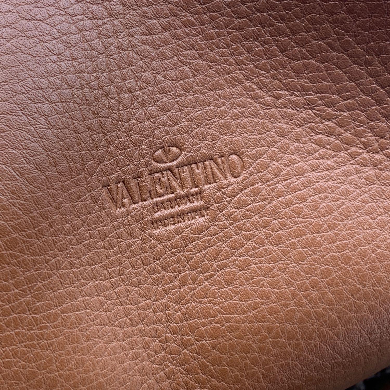 Valentino Garavani Rockstud Brown Leather and Crochet Tote Bag For Sale 3