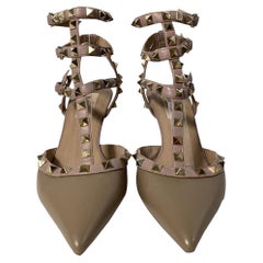 Décolleté Rockstud Caged di Valentino Garavani in pelle marrone