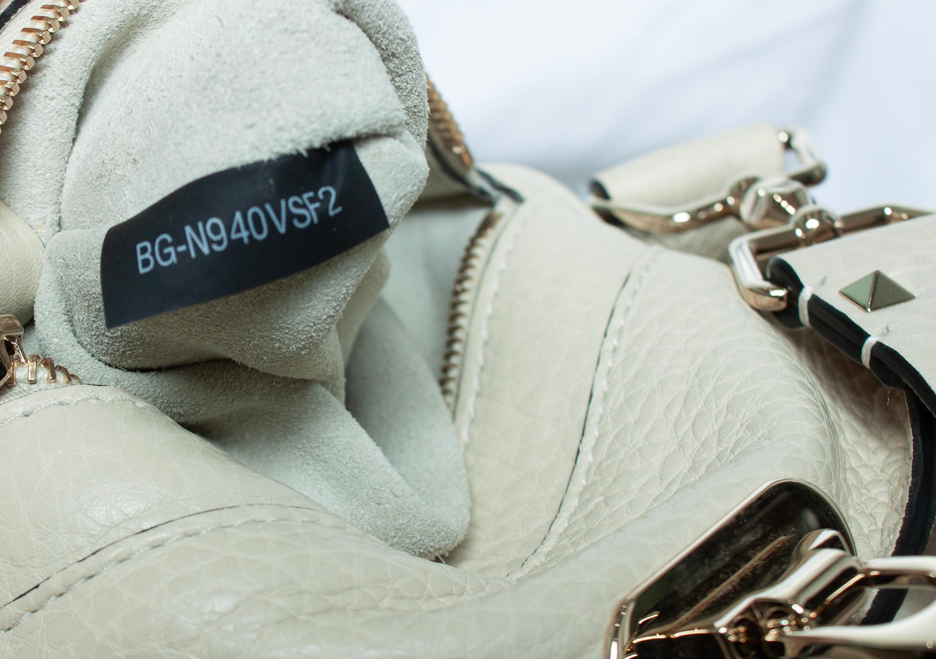 Valentino Garavani, Rockstud hobo messenger bag For Sale 4